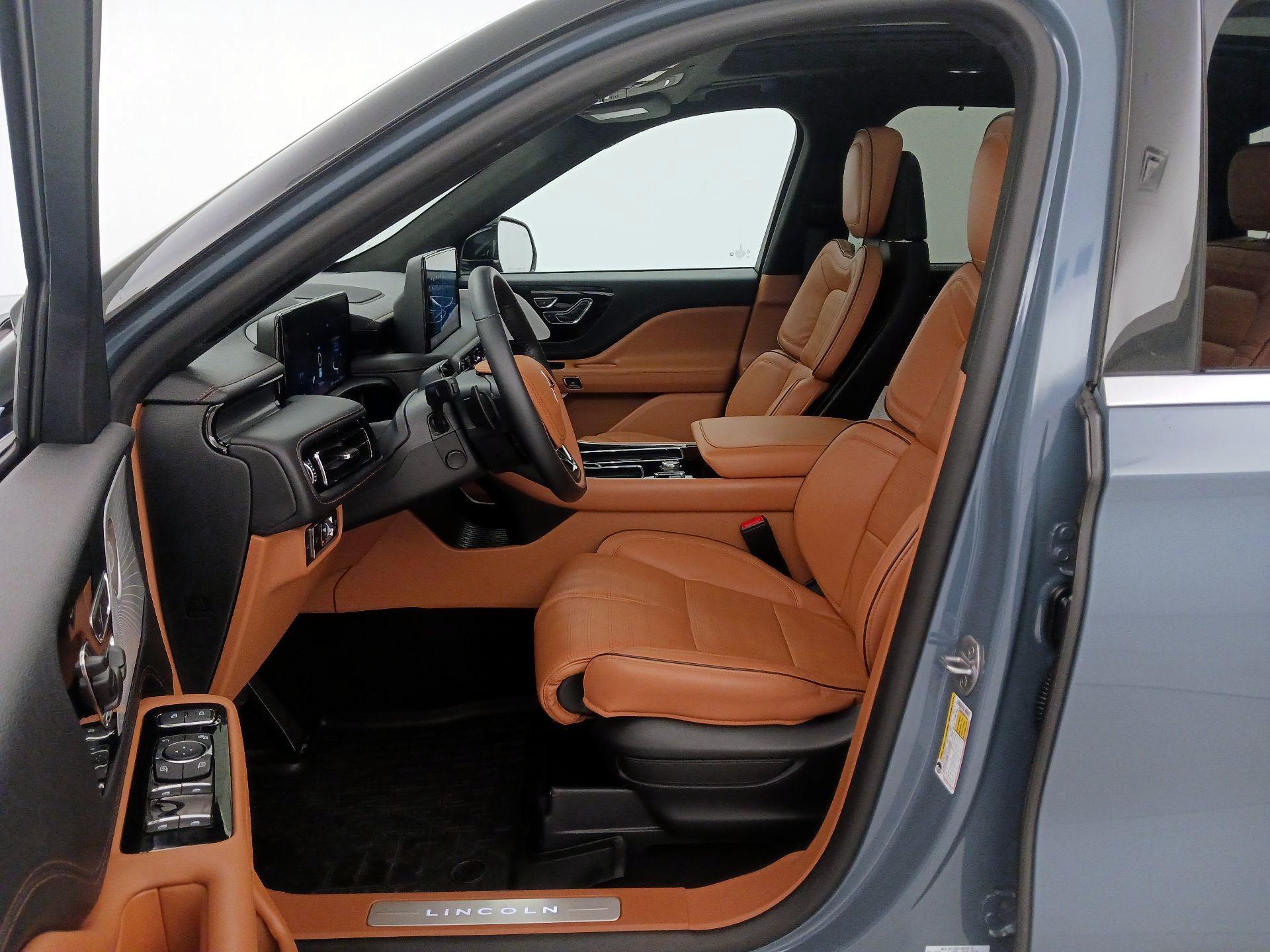 Thumbnail: 2025 Lincoln Aviator - 11