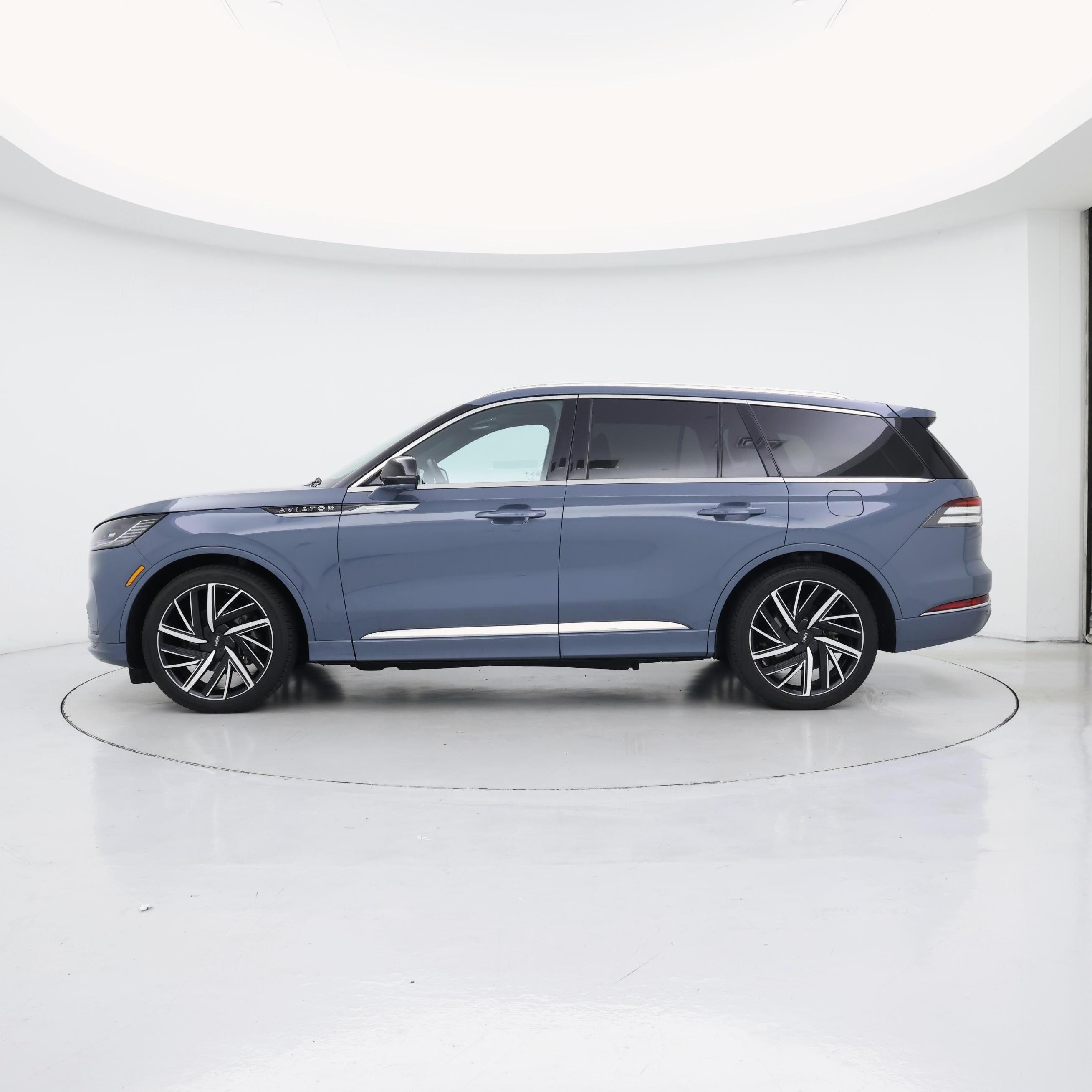 Thumbnail: 2025 Lincoln Aviator - 3