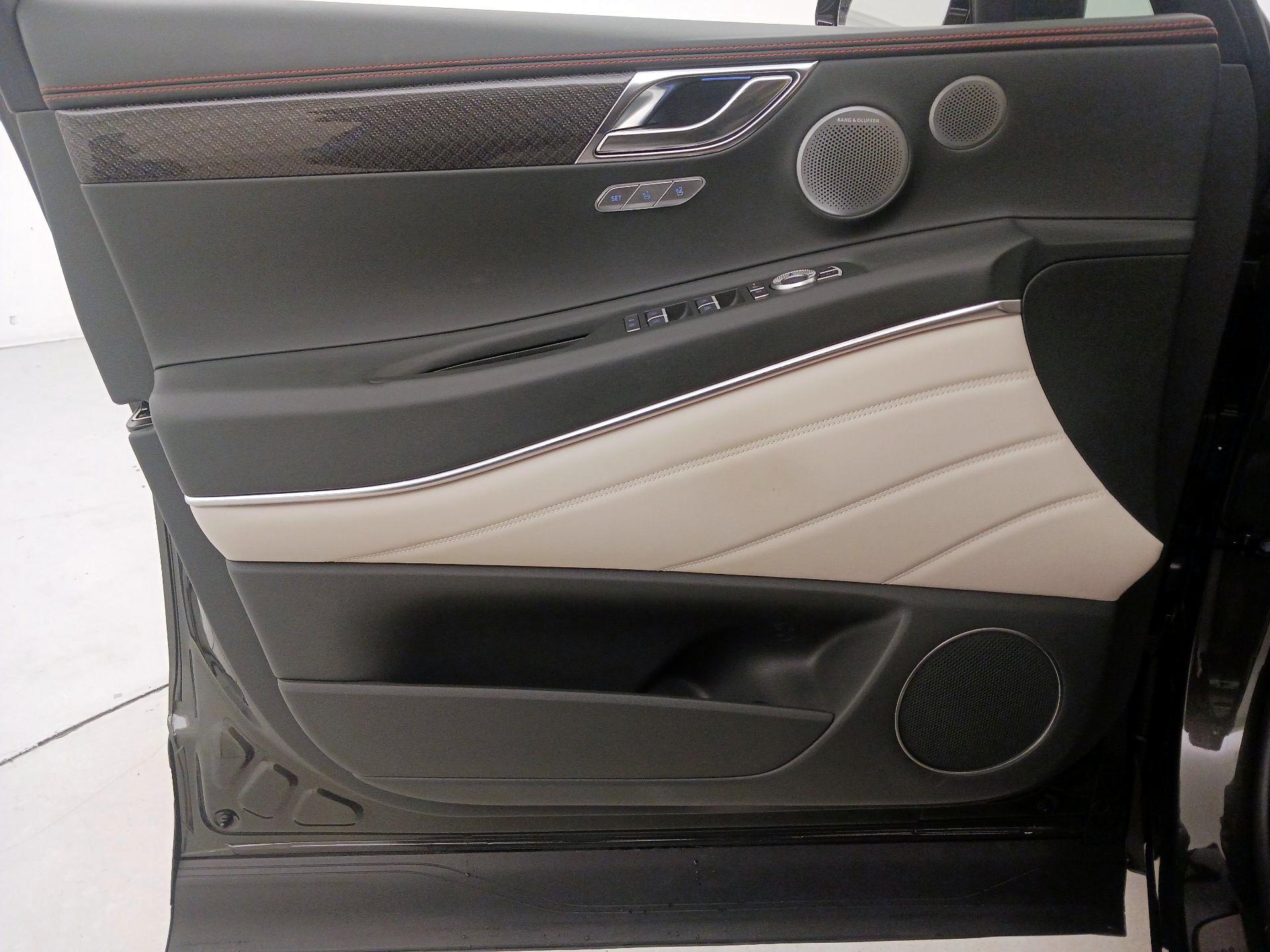Thumbnail: 2025 Genesis GV80 - 12