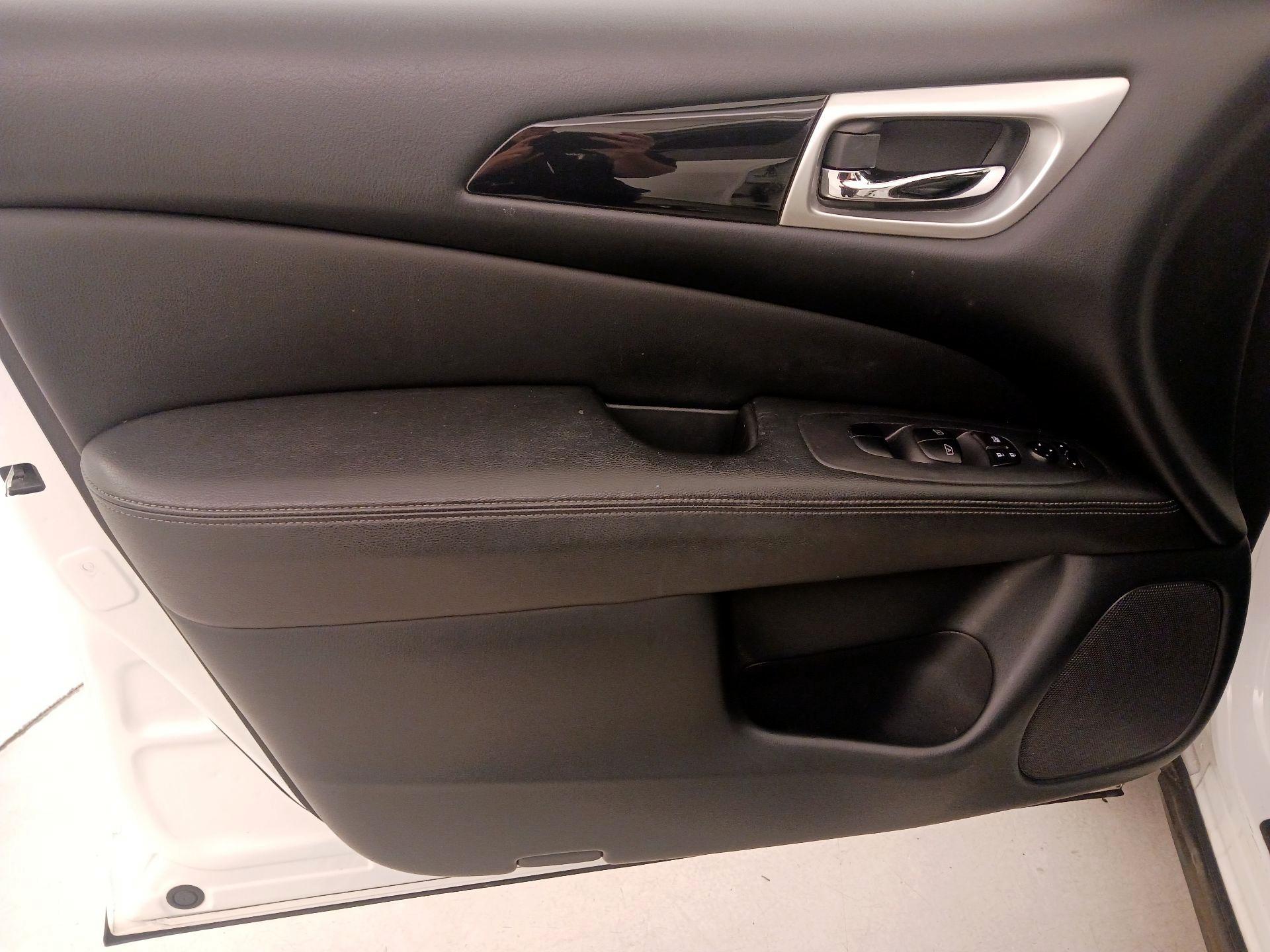 Thumbnail: 2019 Nissan Pathfinder - 12