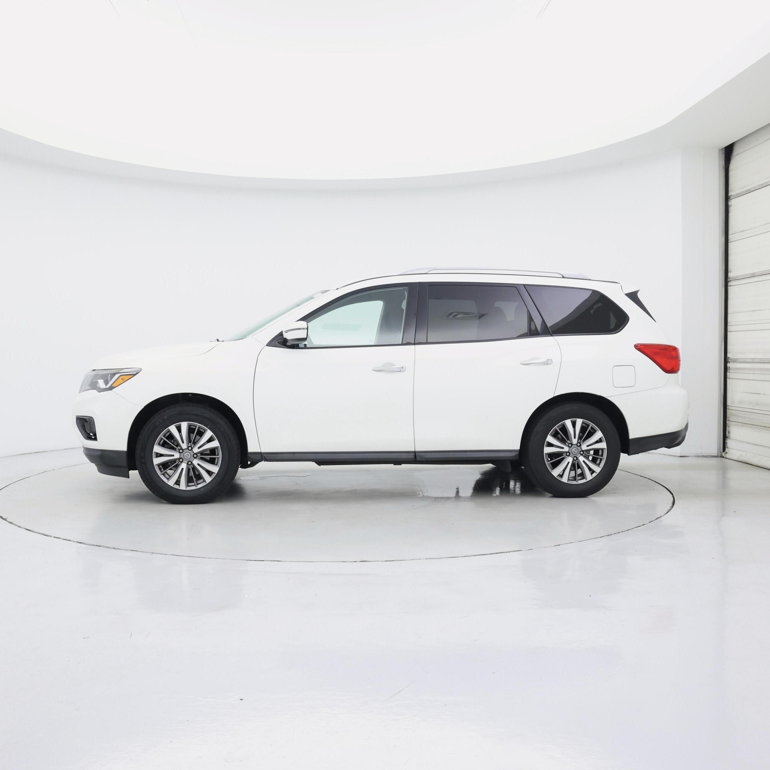Thumbnail: 2019 Nissan Pathfinder - 3
