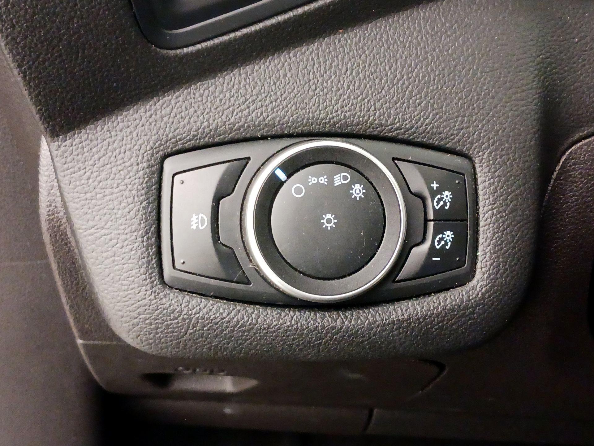 Thumbnail: 2016 Ford C-Max - 13