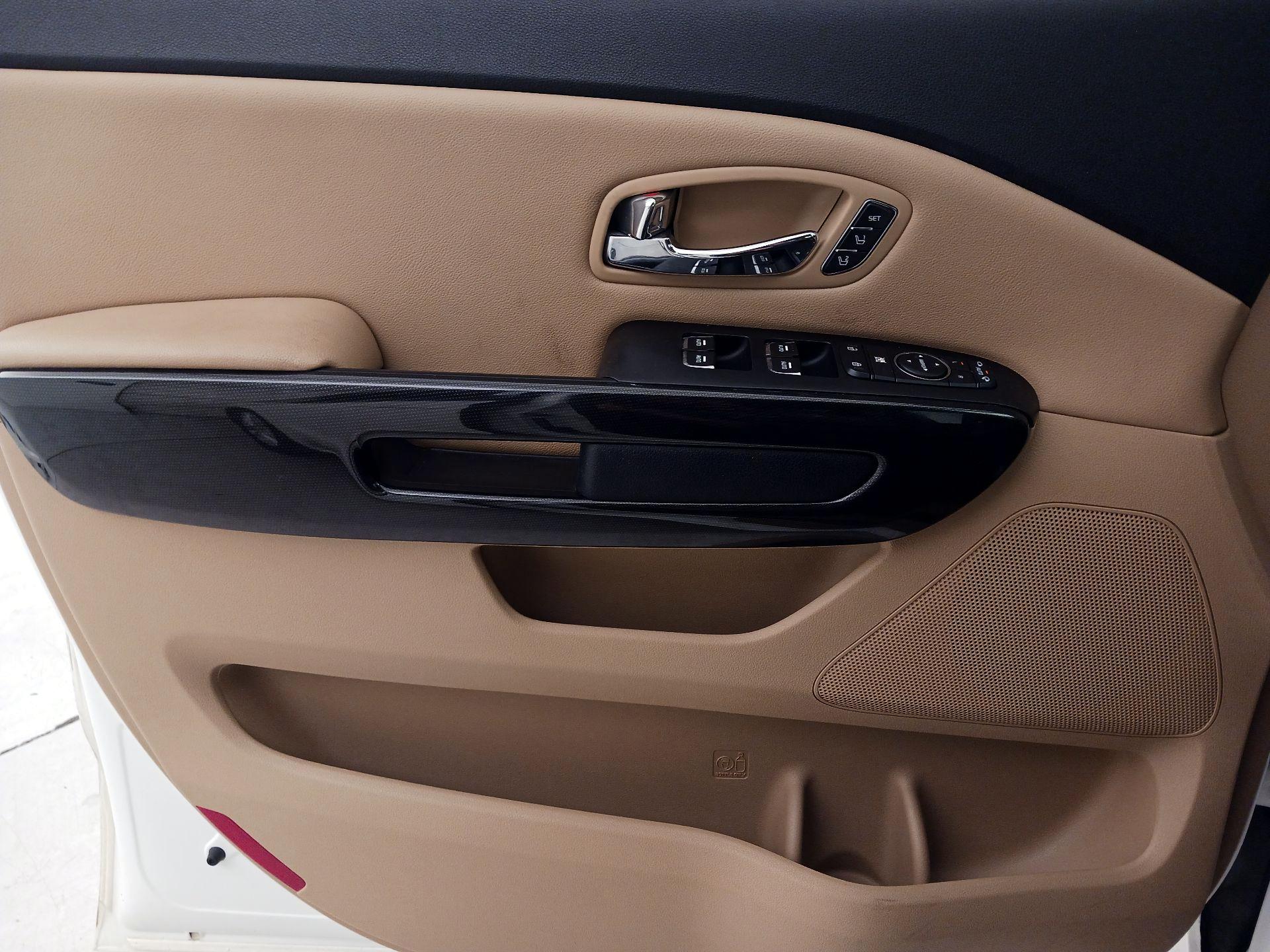Thumbnail: 2017 Kia Sedona - 12