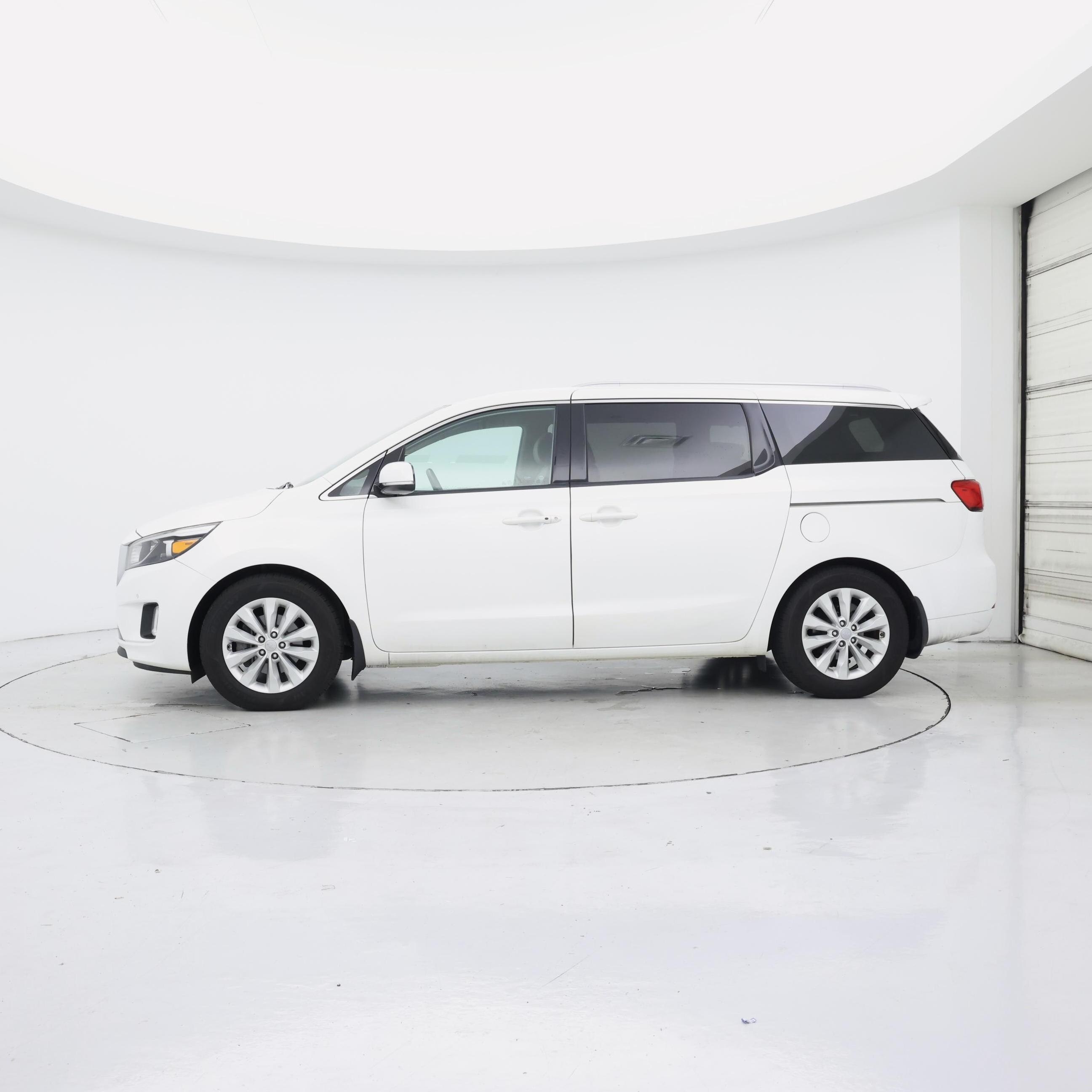 Thumbnail: 2017 Kia Sedona - 3