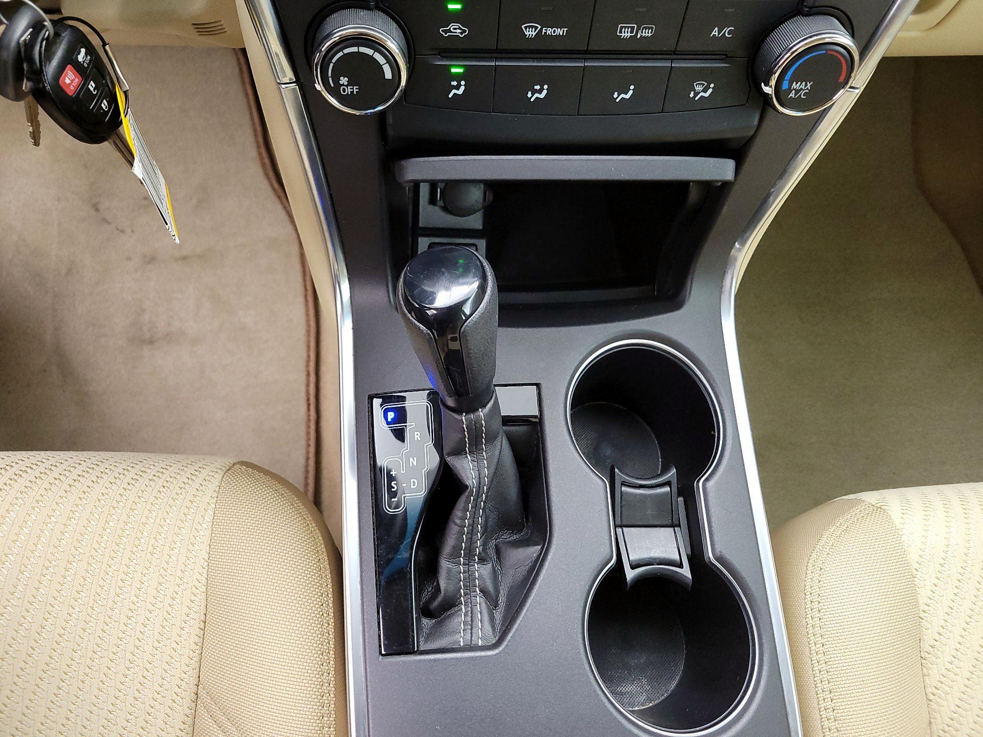 Thumbnail: 2017 Toyota Camry - 16