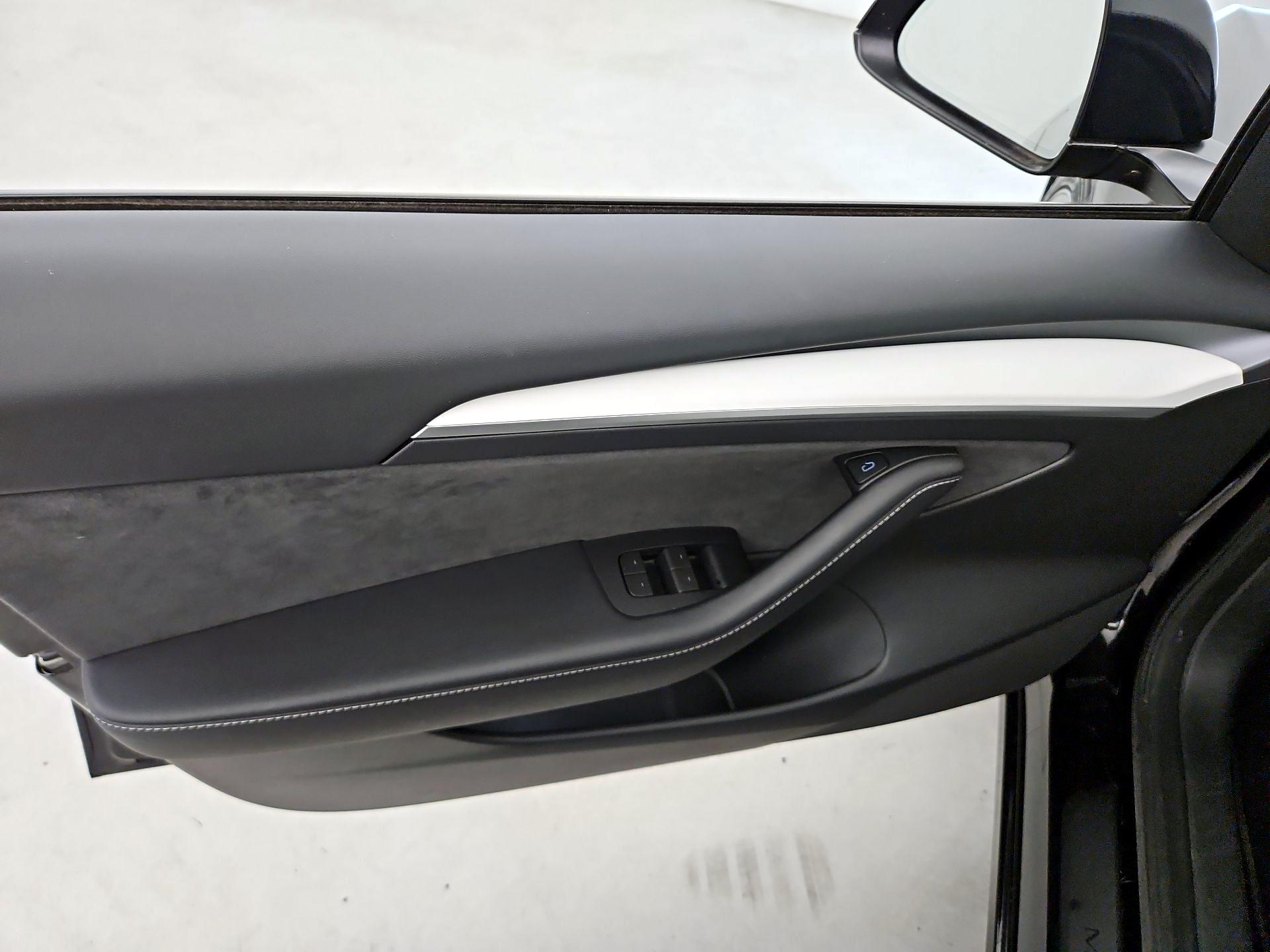 Thumbnail: 2023 Tesla Model 3 - 12