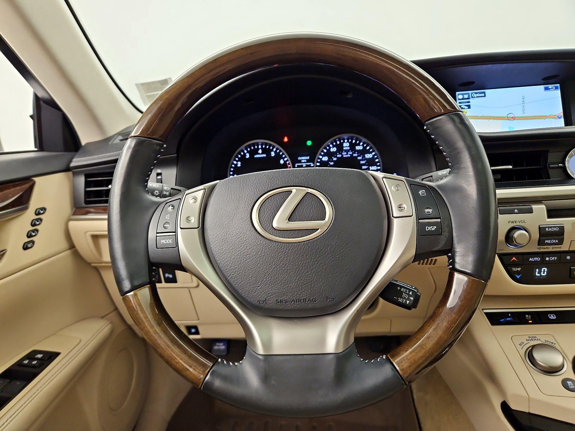 Thumbnail: 2015 Lexus ES - 10