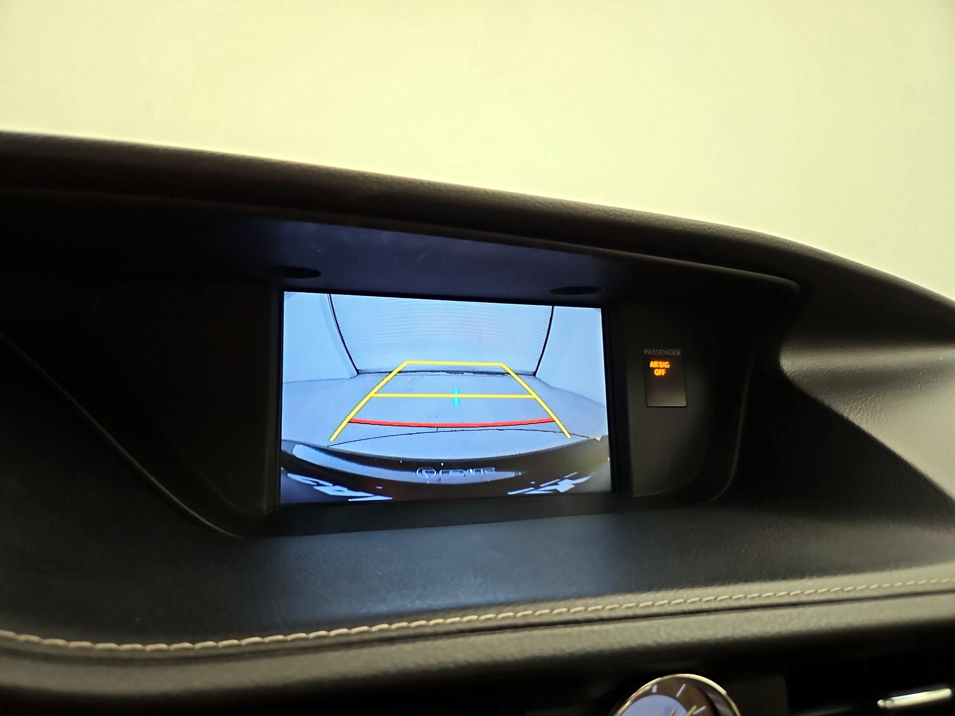 Thumbnail: 2015 Lexus ES - 15