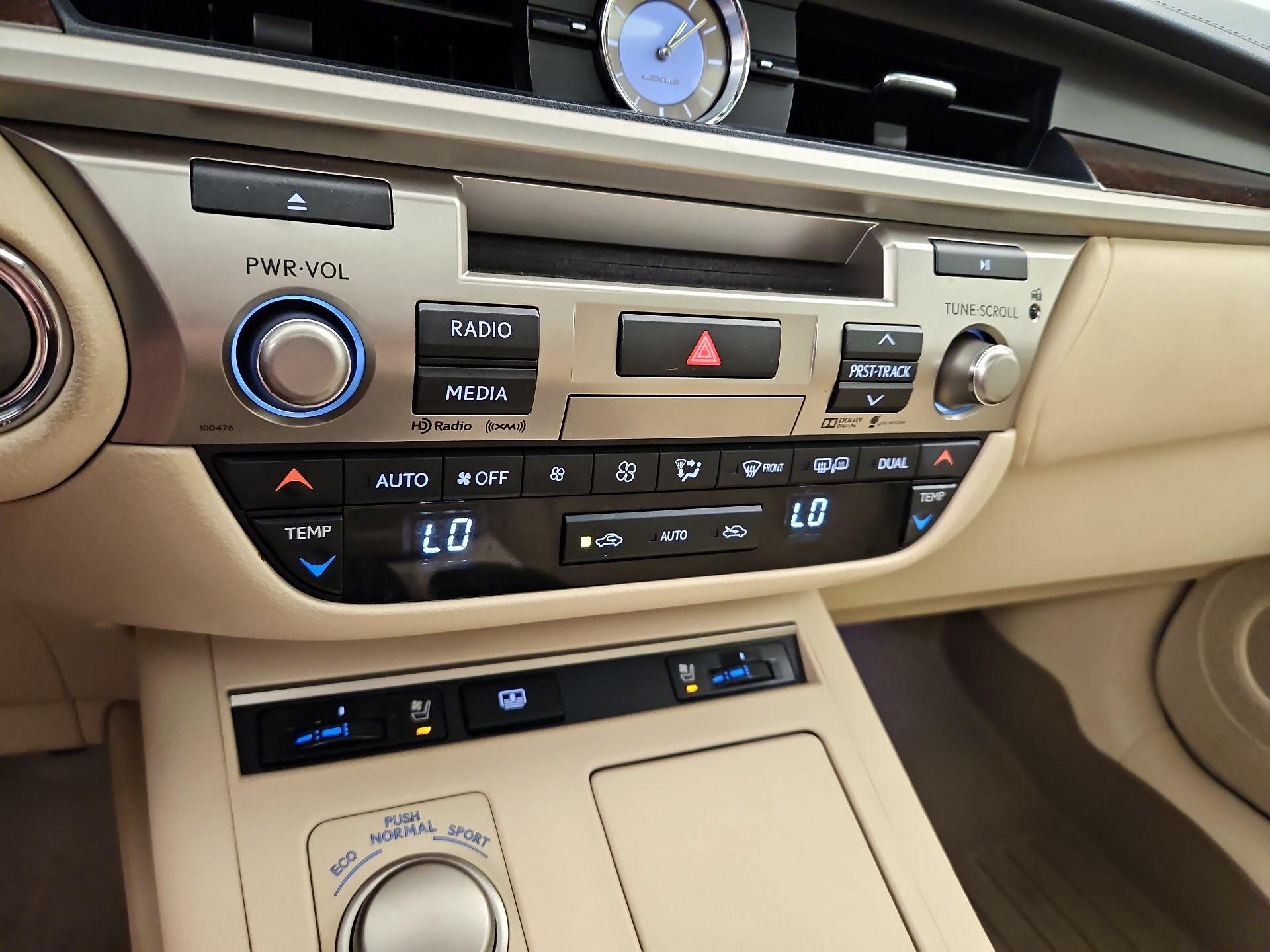 Thumbnail: 2015 Lexus ES - 17