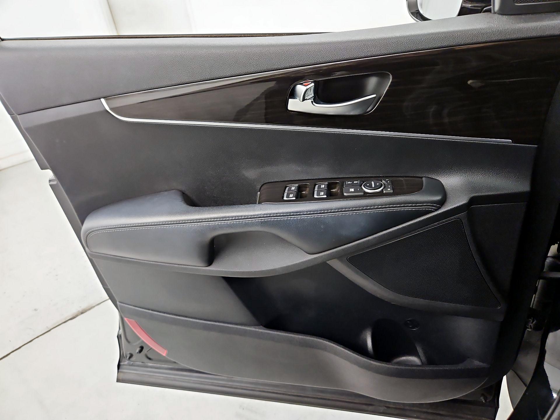 Thumbnail: 2020 Kia Sorento - 12