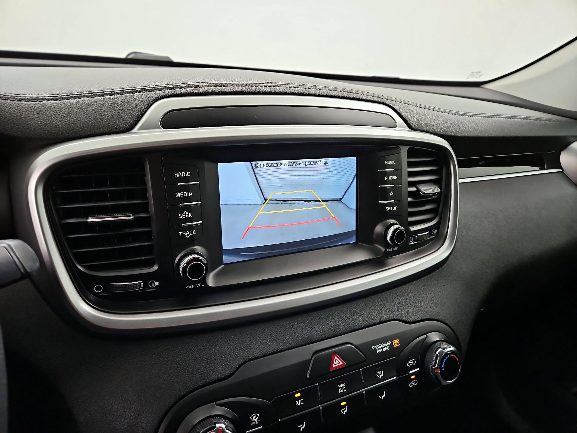 Thumbnail: 2020 Kia Sorento - 14