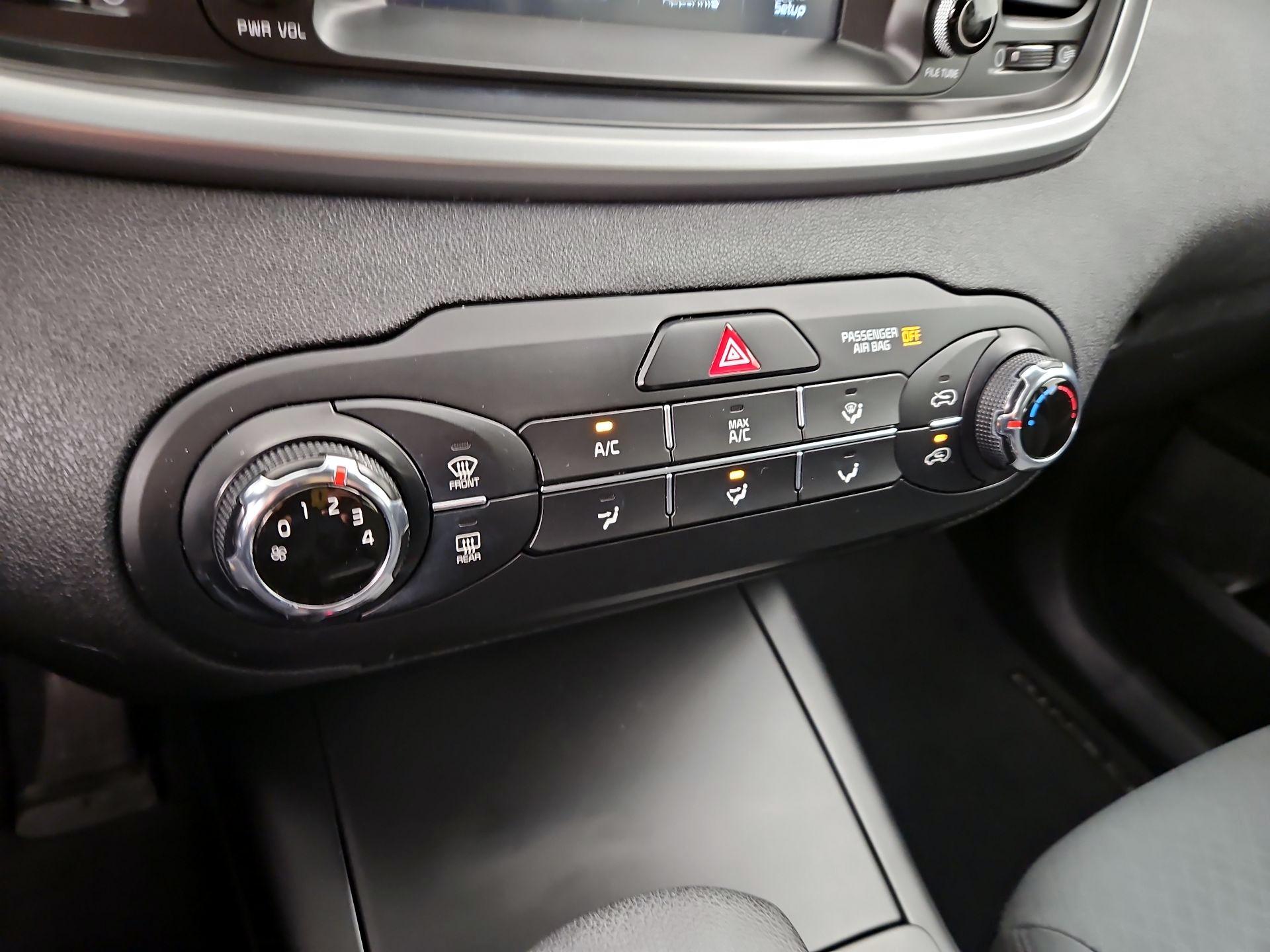 Thumbnail: 2020 Kia Sorento - 16