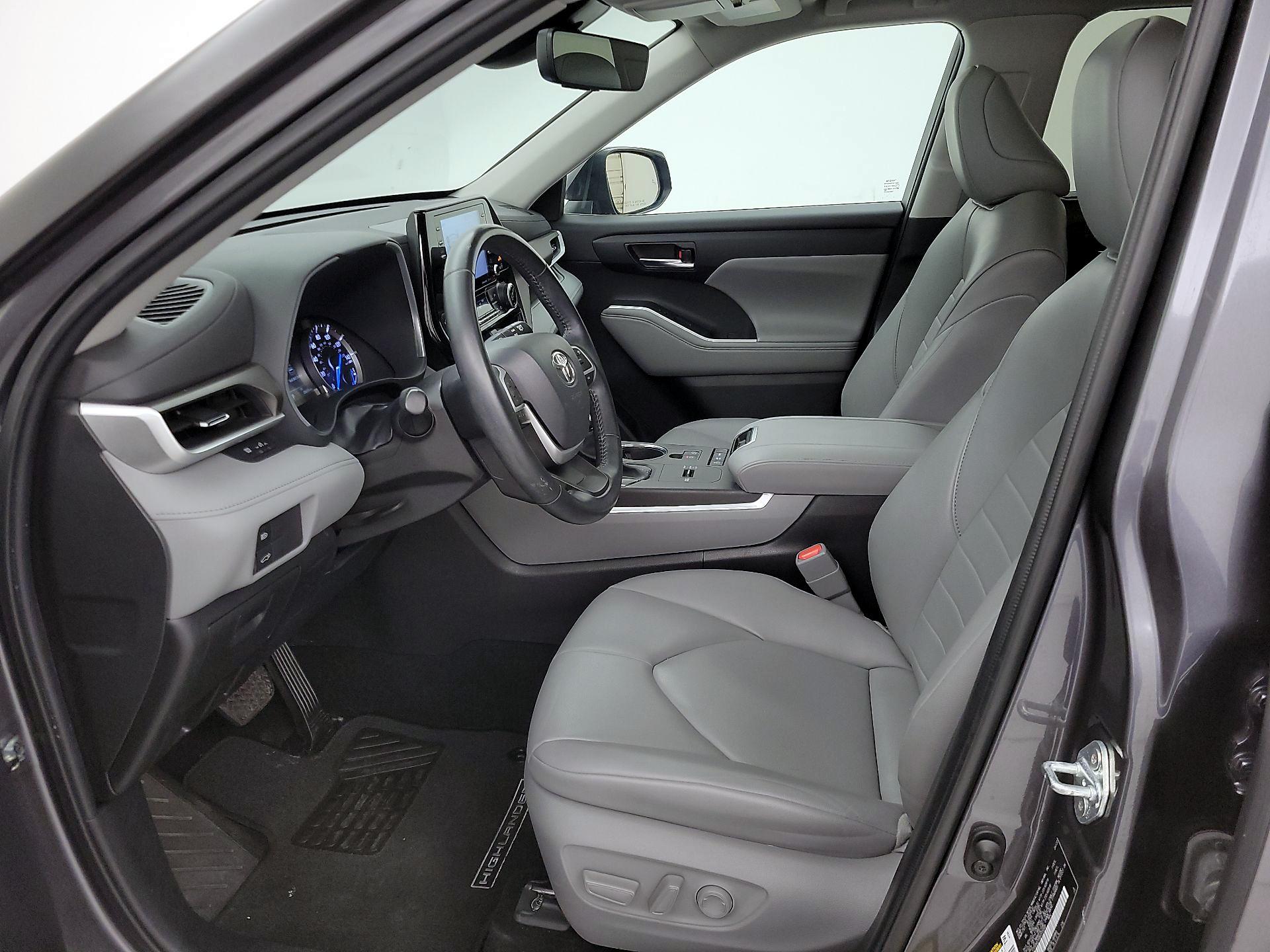 Thumbnail: 2022 Toyota Highlander - 11