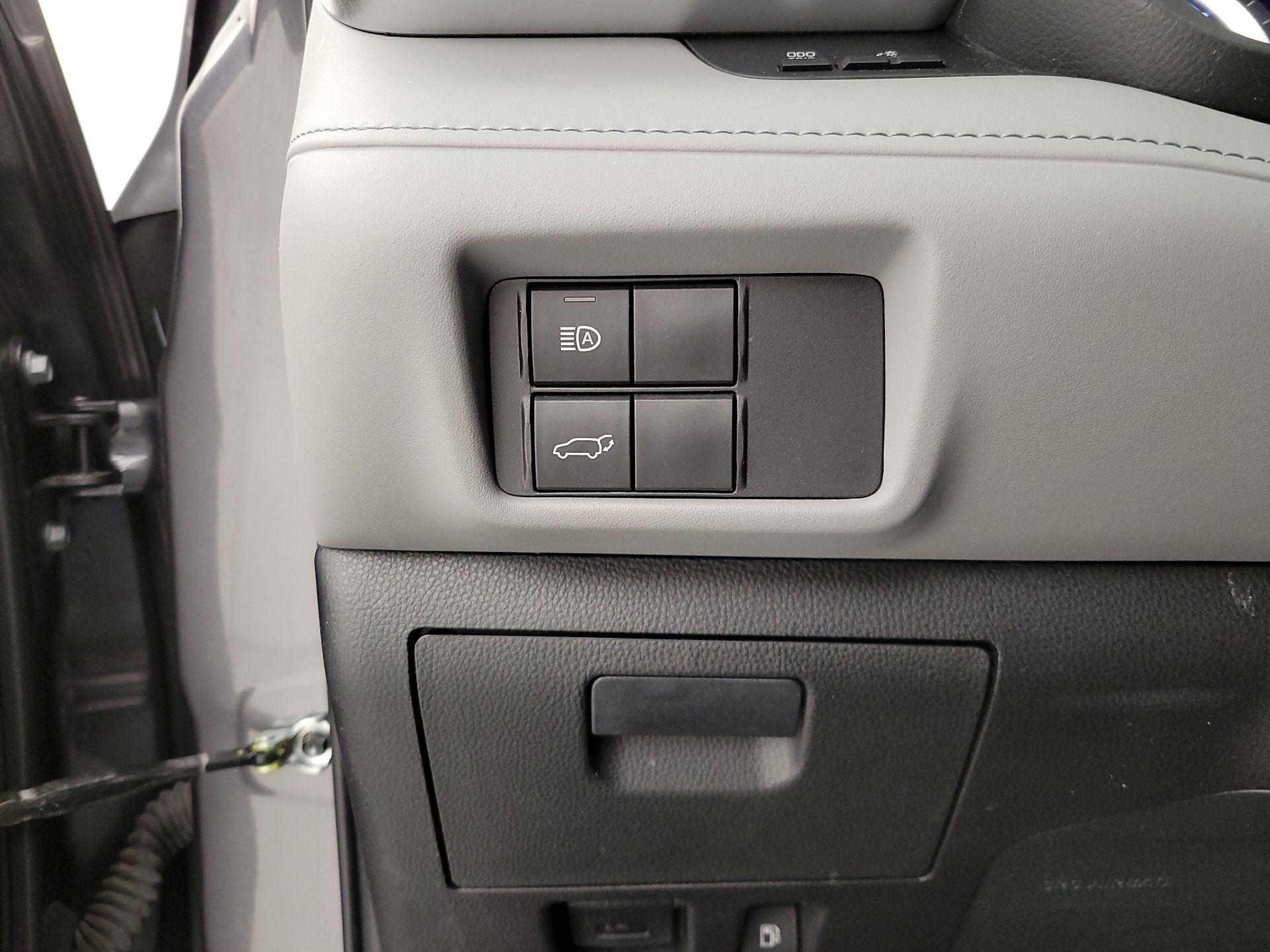 Thumbnail: 2022 Toyota Highlander - 13