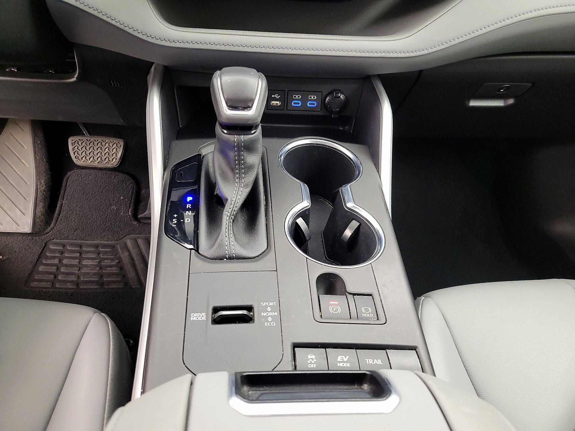 Thumbnail: 2022 Toyota Highlander - 17