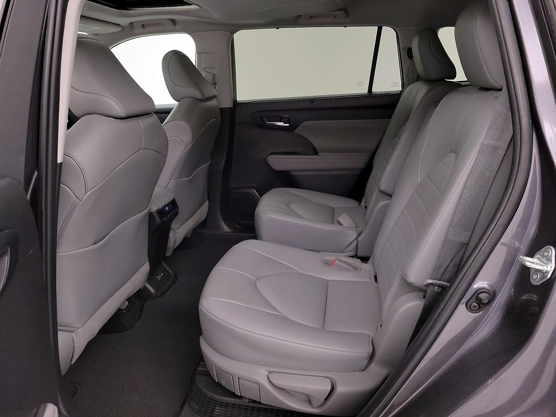 Thumbnail: 2022 Toyota Highlander - 20