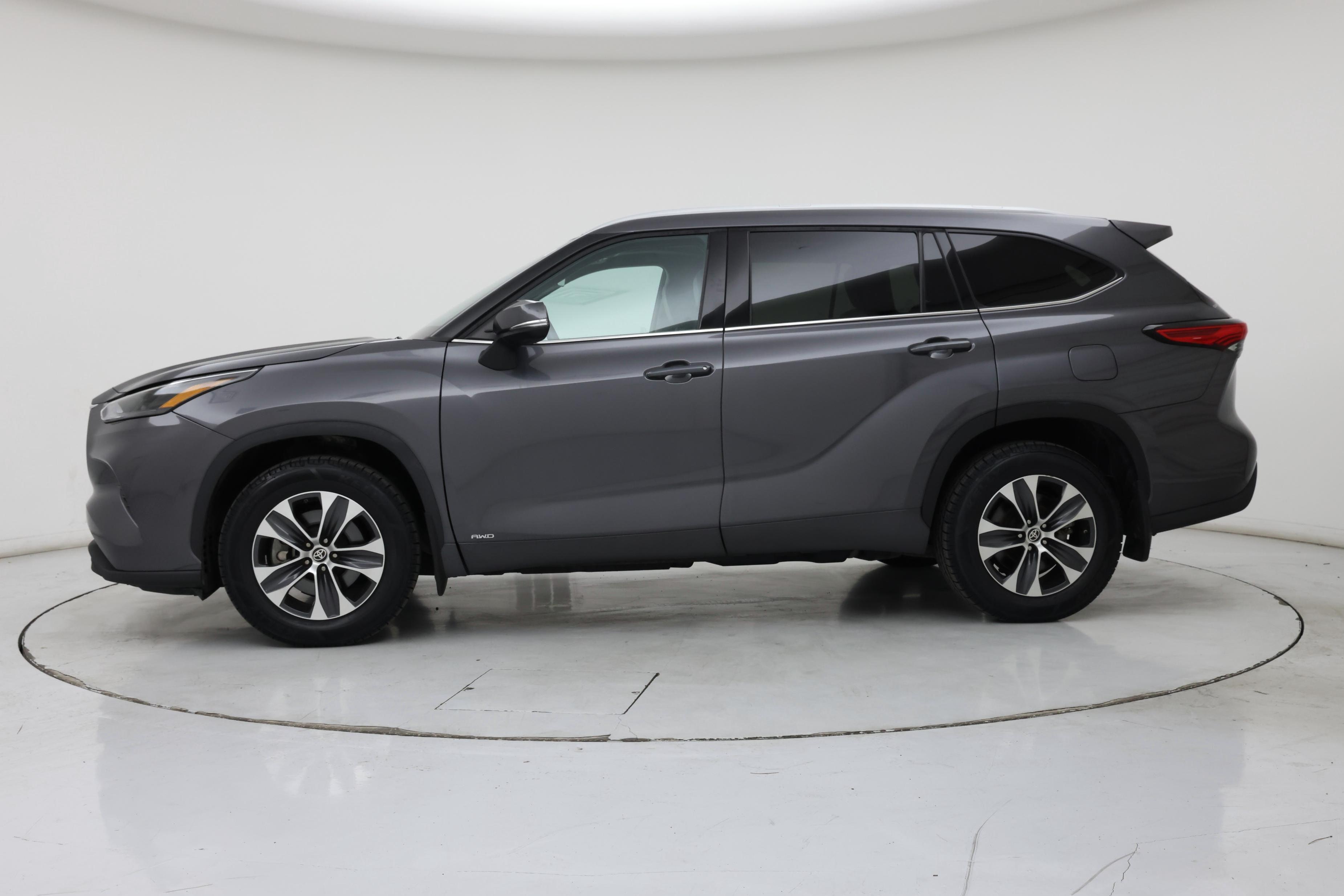 Thumbnail: 2022 Toyota Highlander - 3