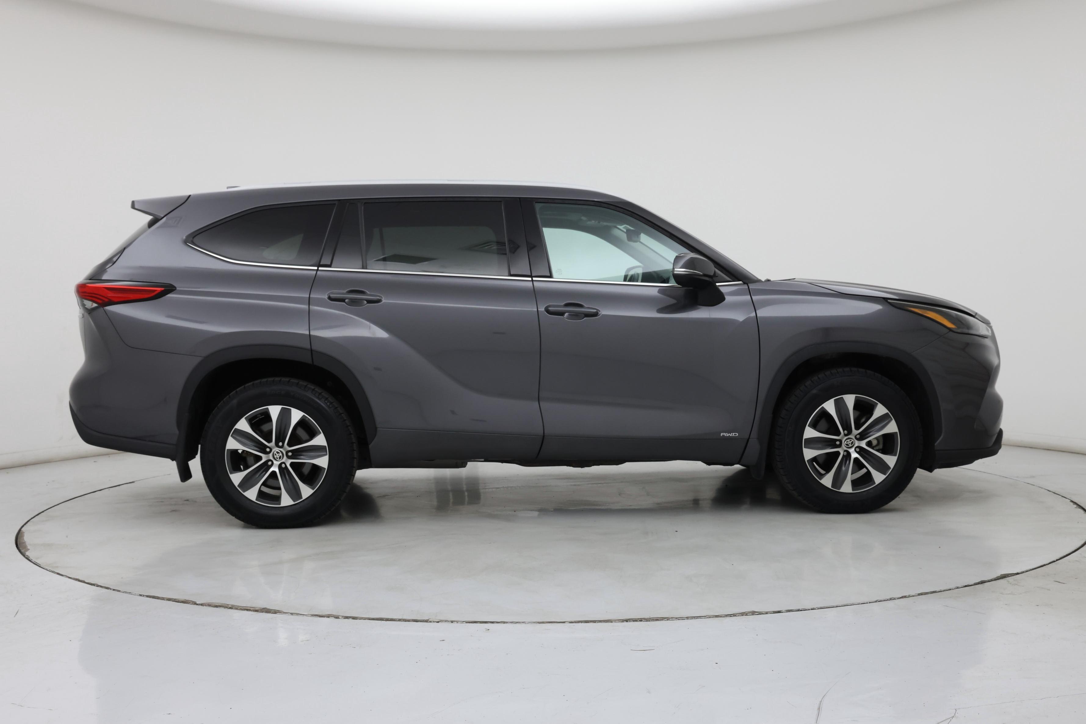 Thumbnail: 2022 Toyota Highlander - 7