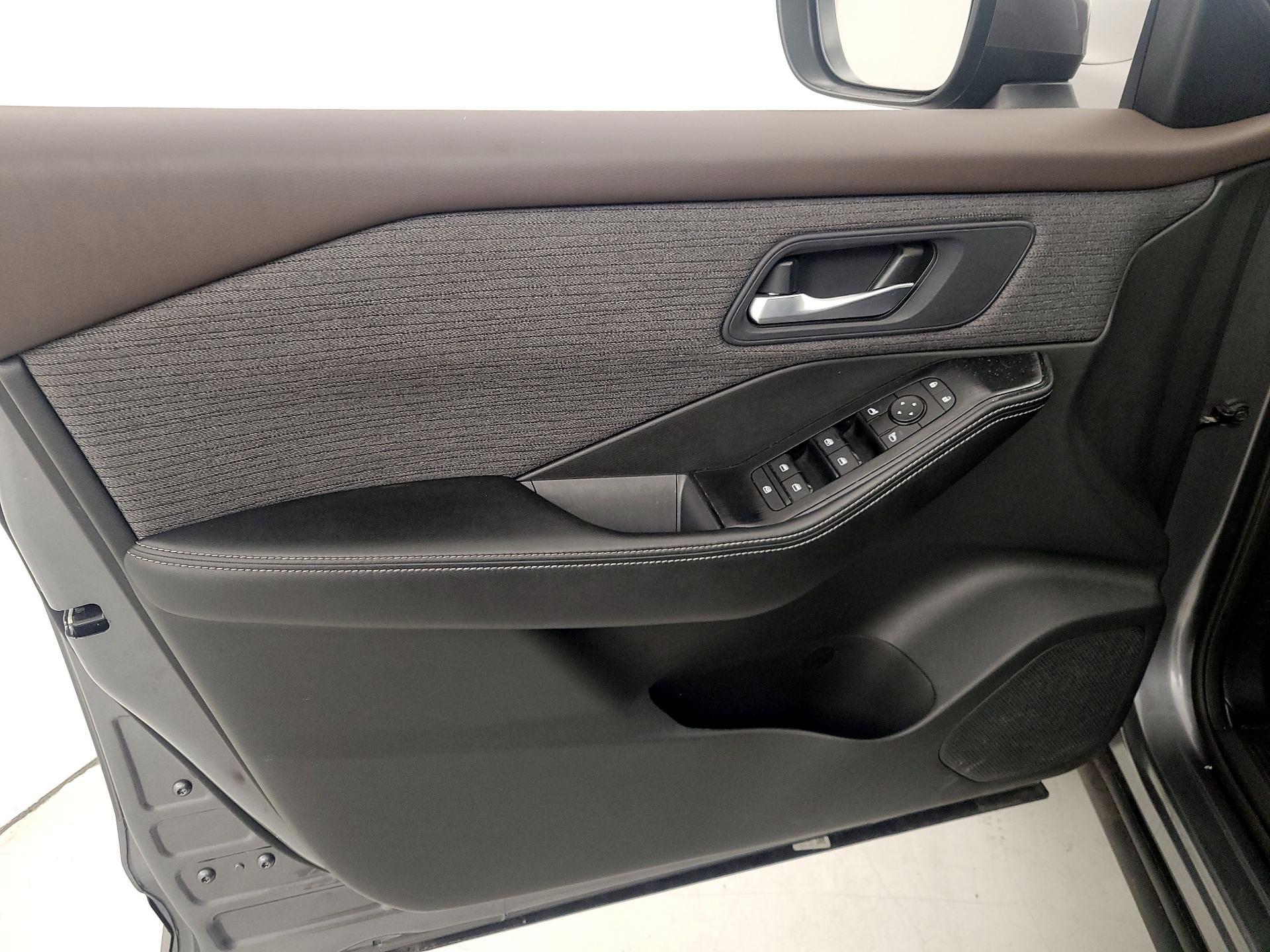 Thumbnail: 2023 Nissan Rogue - 12