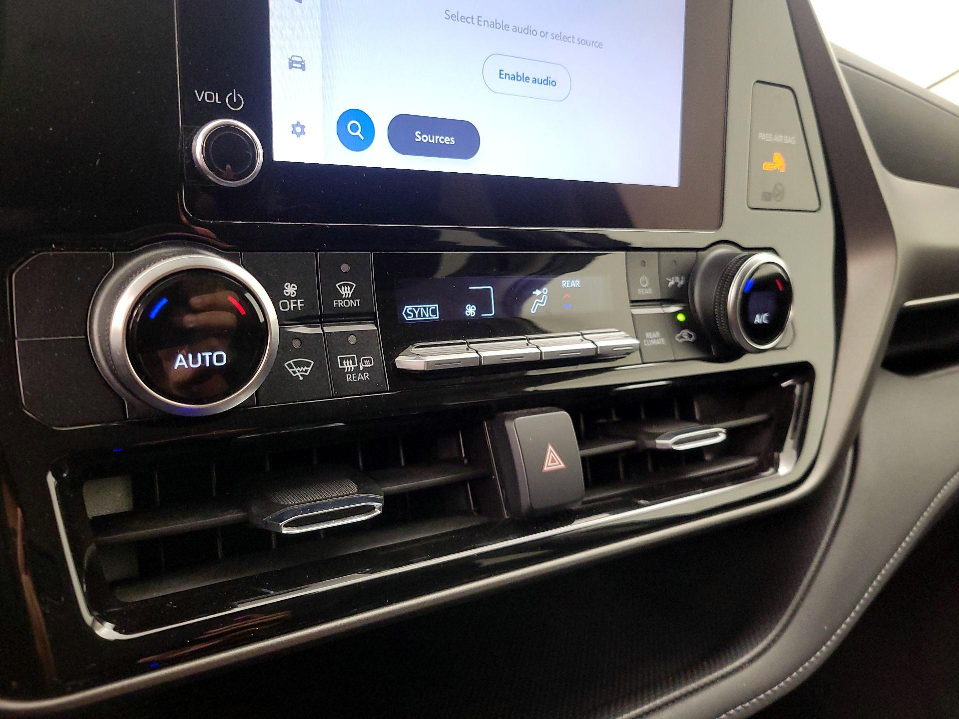 Thumbnail: 2024 Toyota Highlander - 16