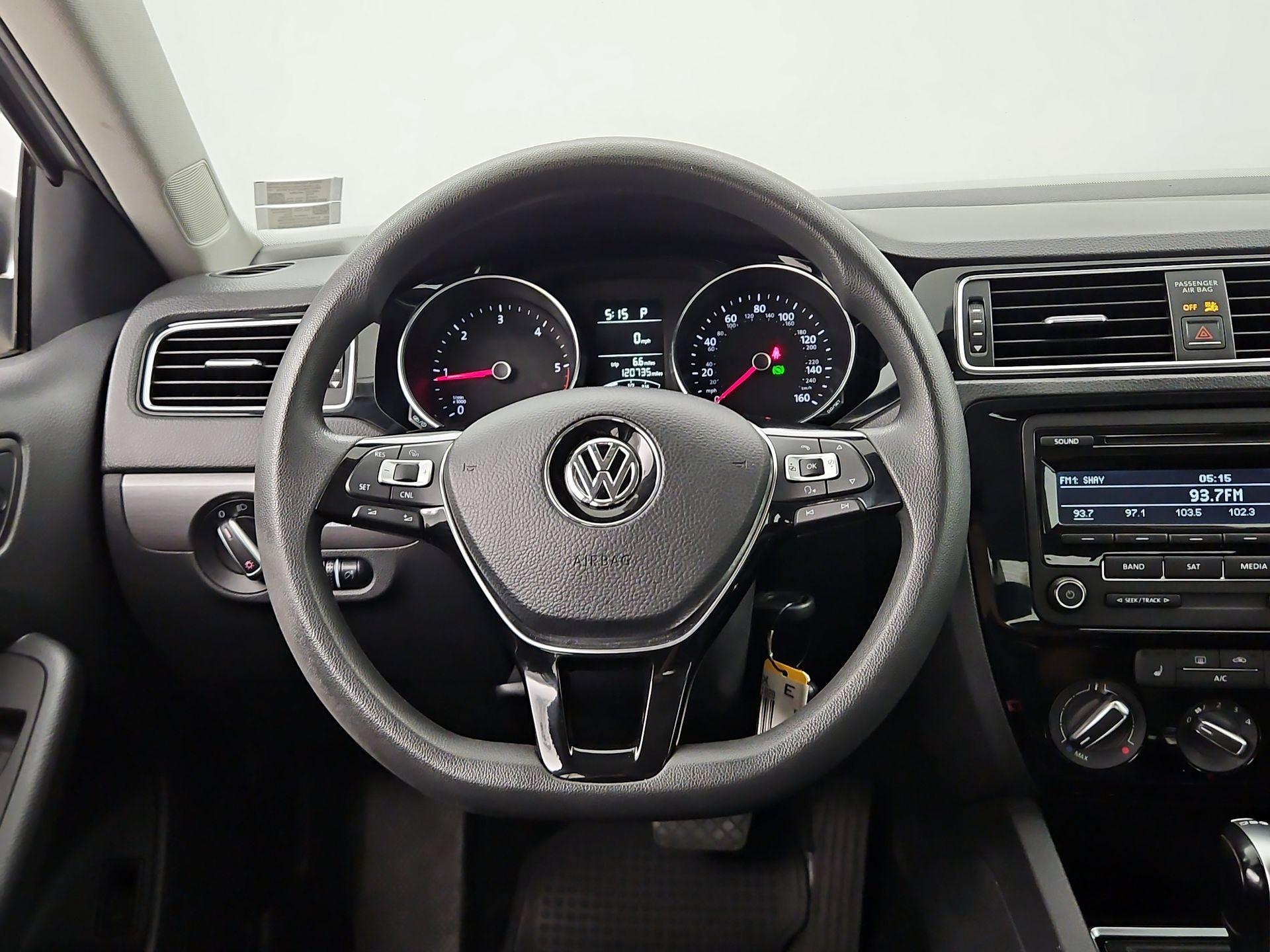 Thumbnail: 2015 Volkswagen Jetta - 10