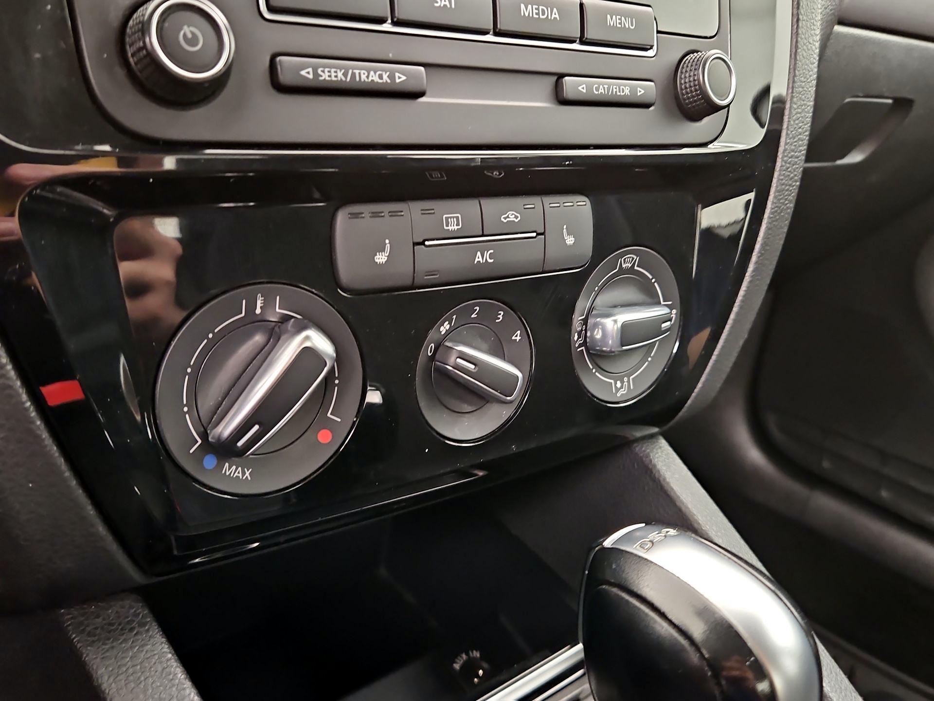 Thumbnail: 2015 Volkswagen Jetta - 15