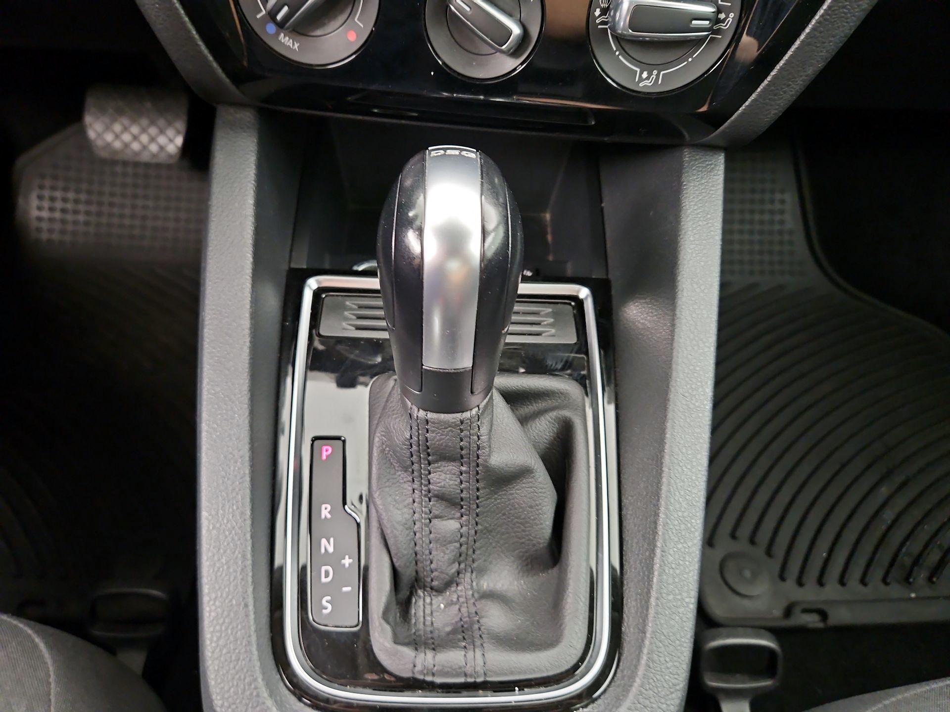 Thumbnail: 2015 Volkswagen Jetta - 16