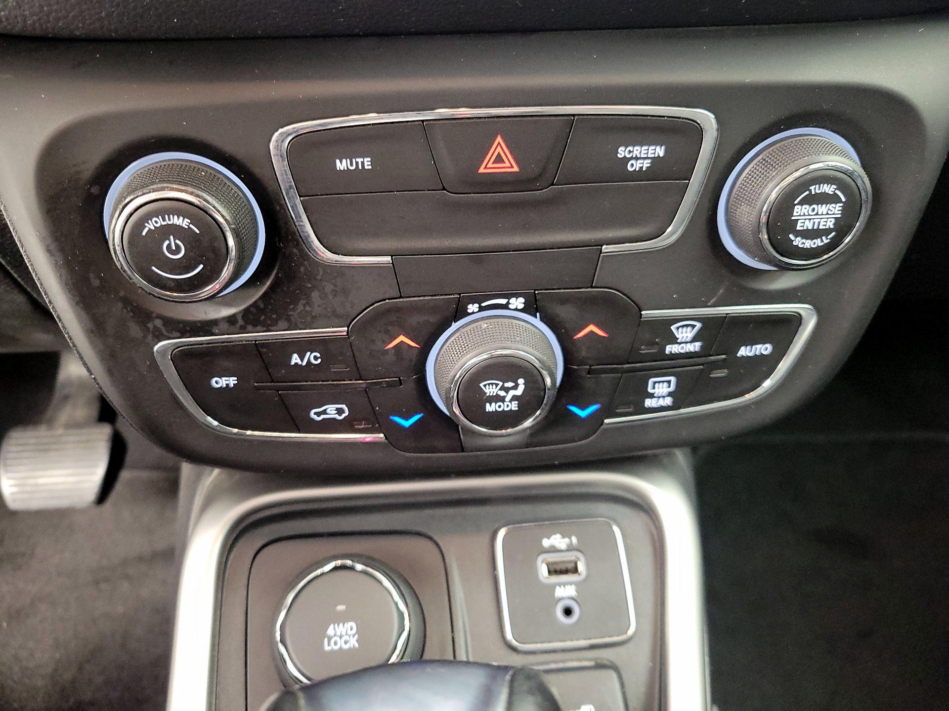 Thumbnail: 2020 Jeep Compass - 16