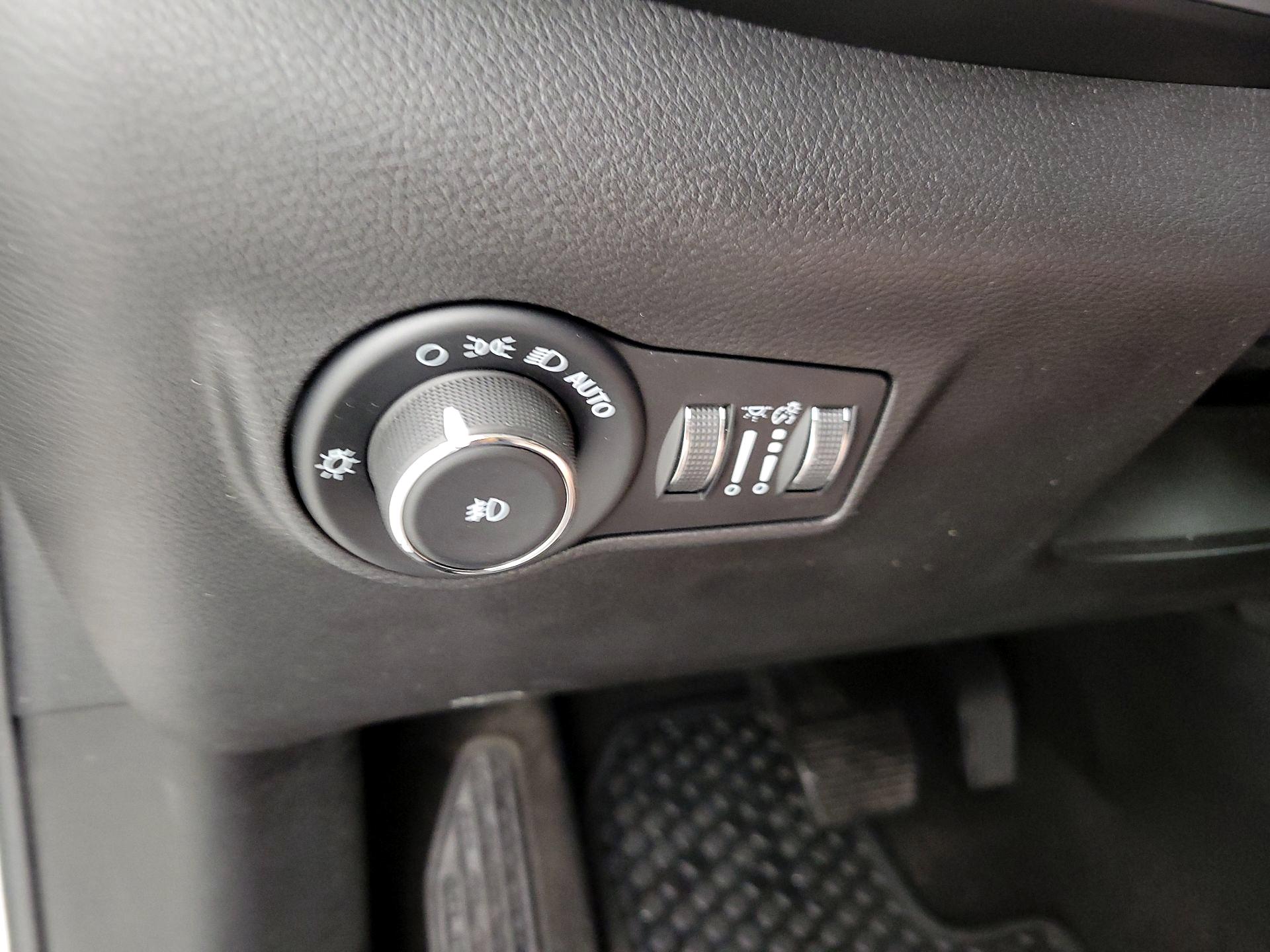 Thumbnail: 2022 Jeep Compass - 13