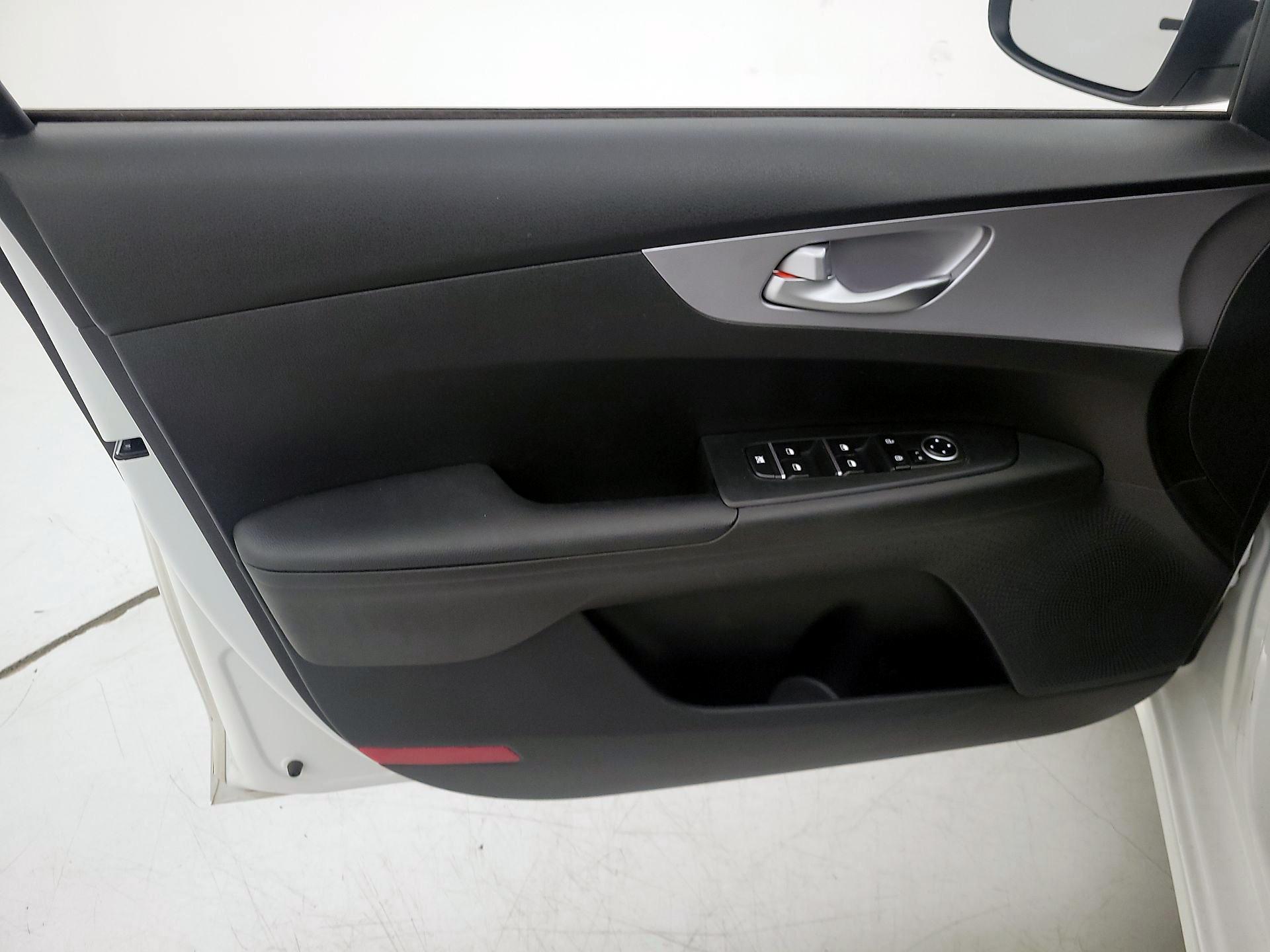 Thumbnail: 2023 Kia Forte - 12