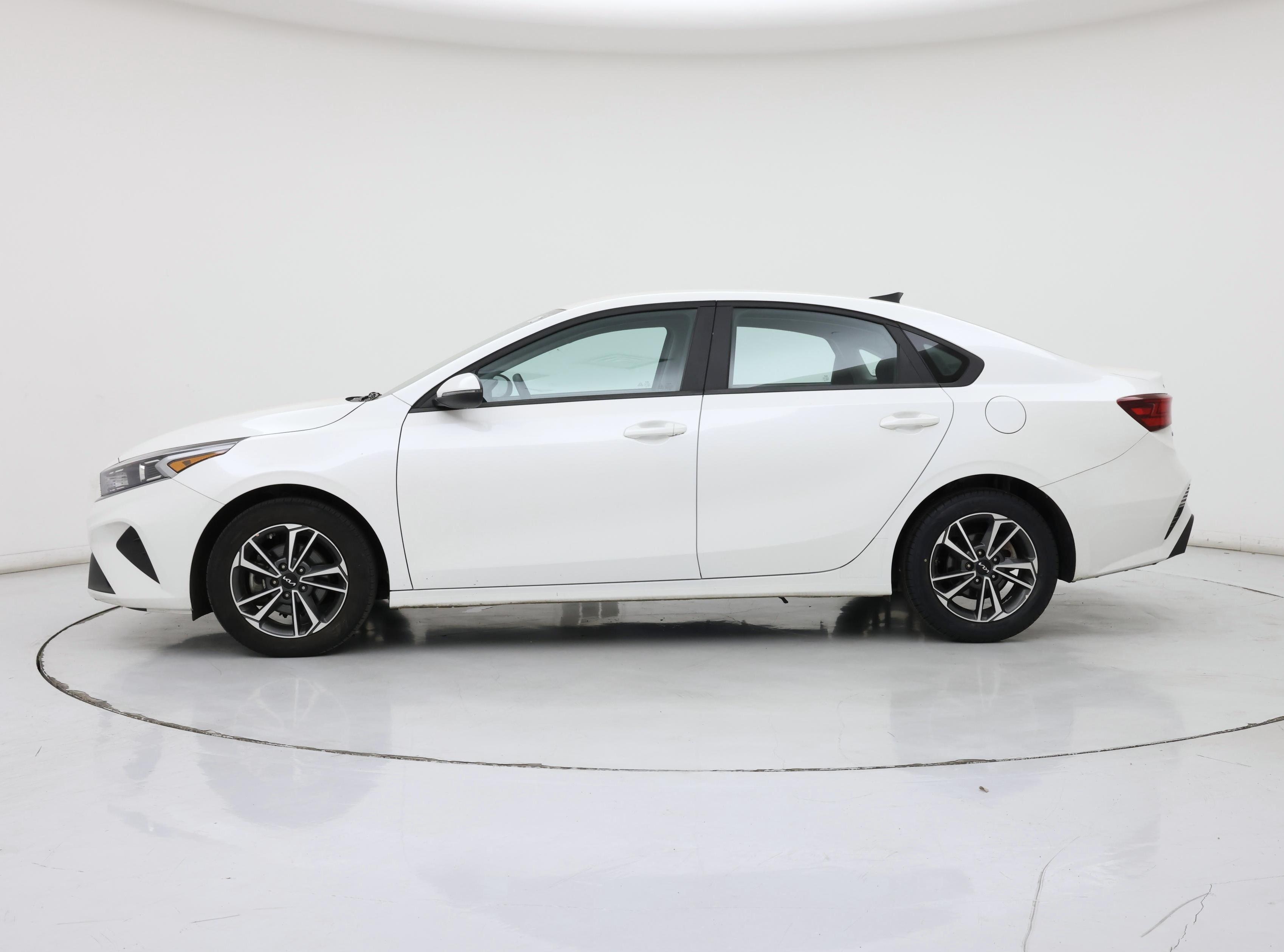 Thumbnail: 2023 Kia Forte - 3