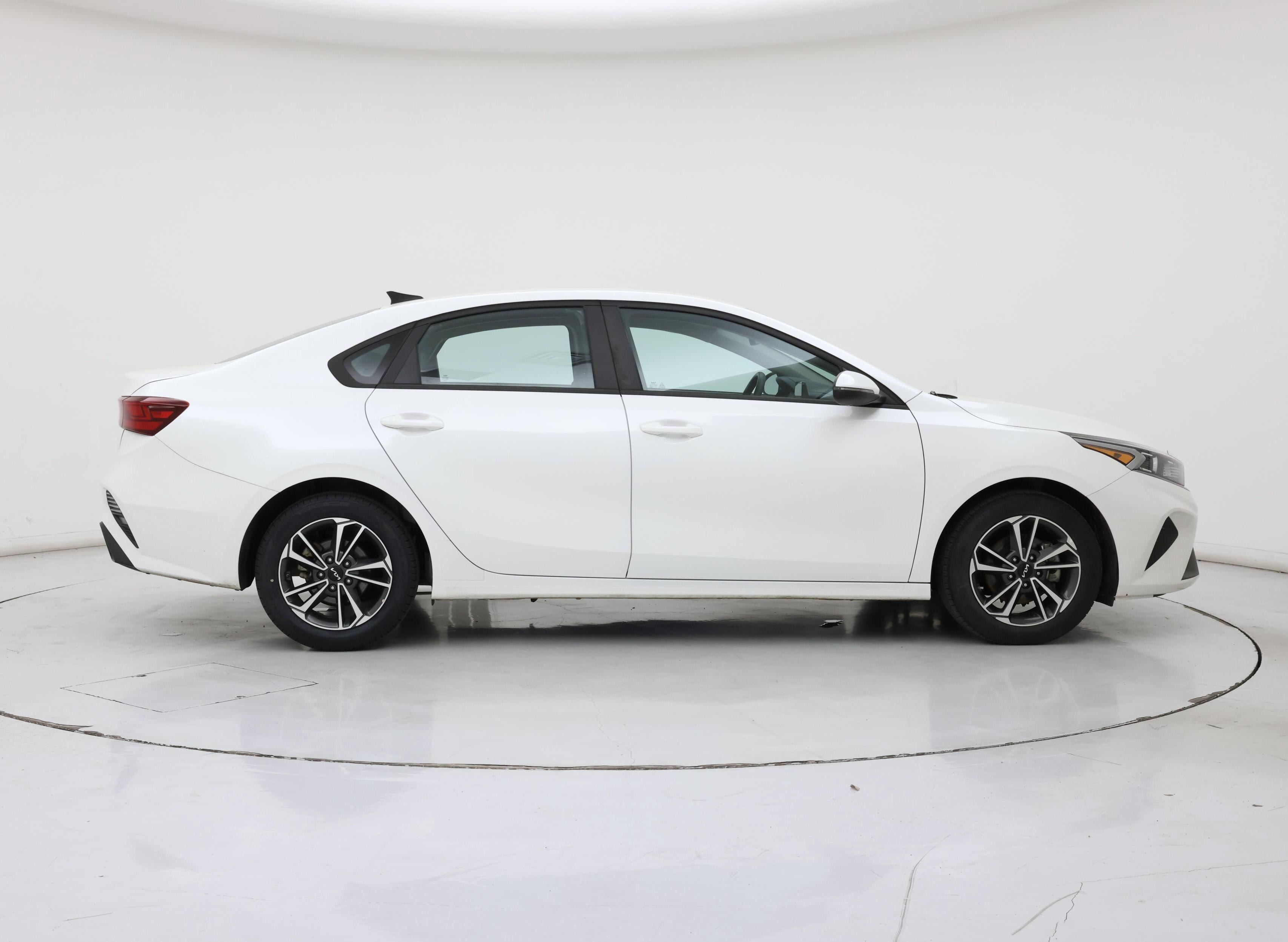 Thumbnail: 2023 Kia Forte - 7