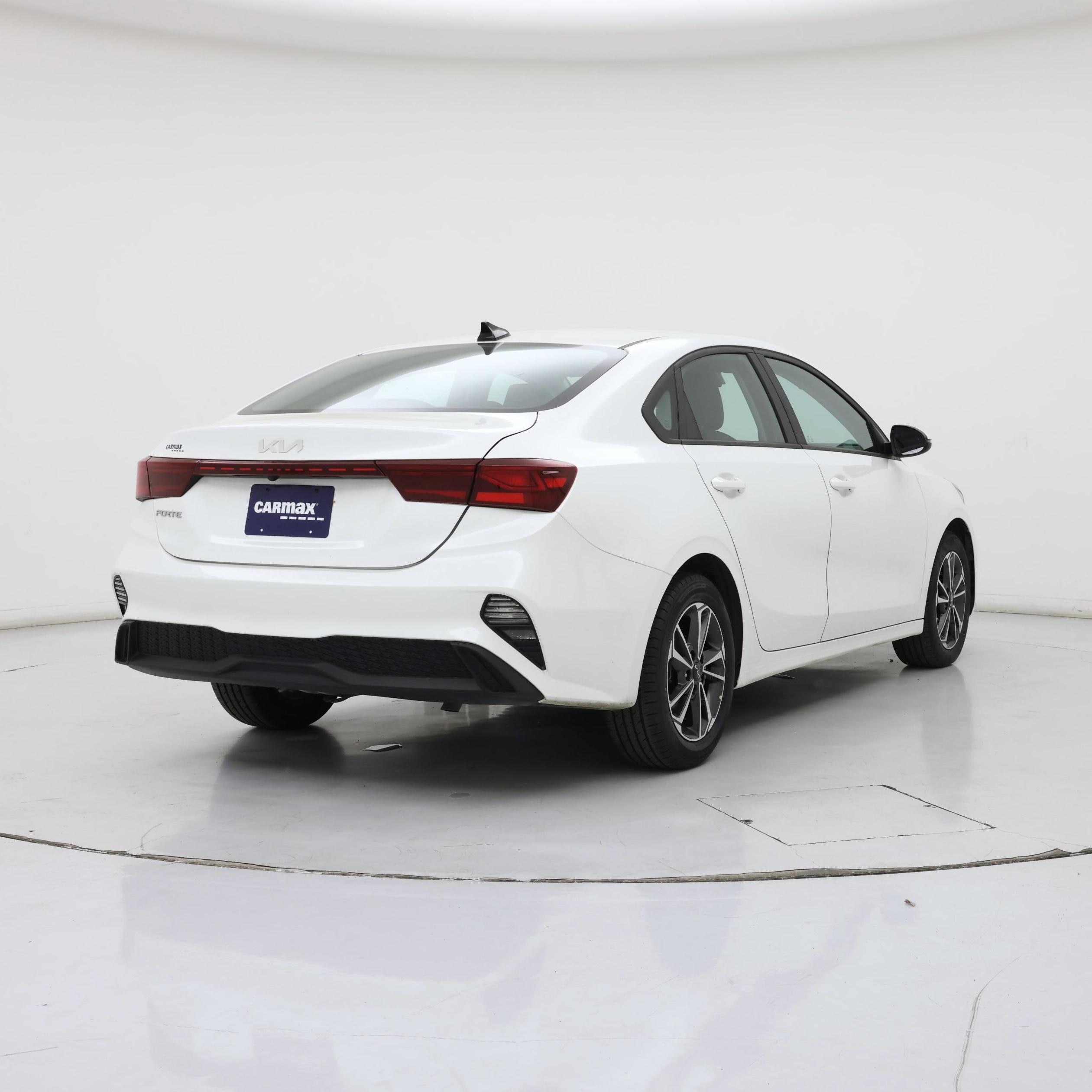 Thumbnail: 2023 Kia Forte - 8