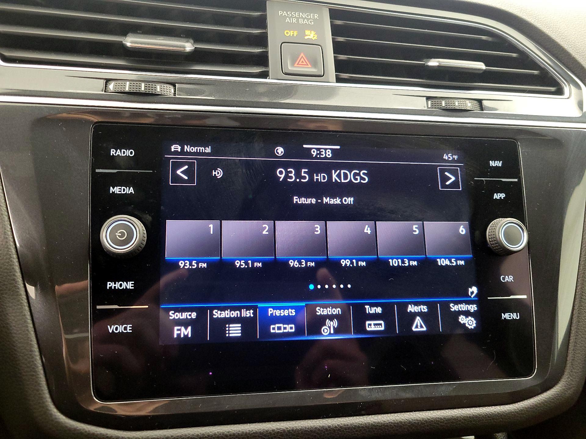 Thumbnail: 2022 Volkswagen Tiguan - 15