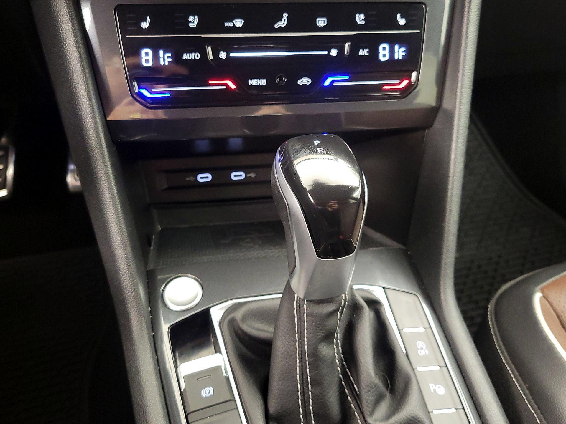 Thumbnail: 2022 Volkswagen Tiguan - 17