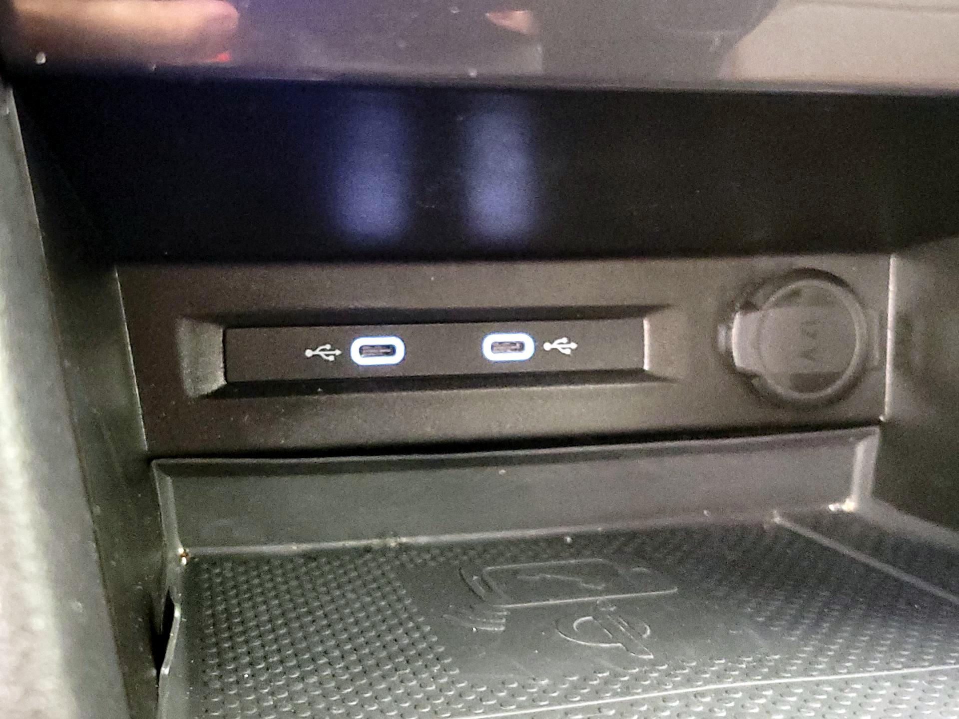 Thumbnail: 2022 Volkswagen Tiguan - 18