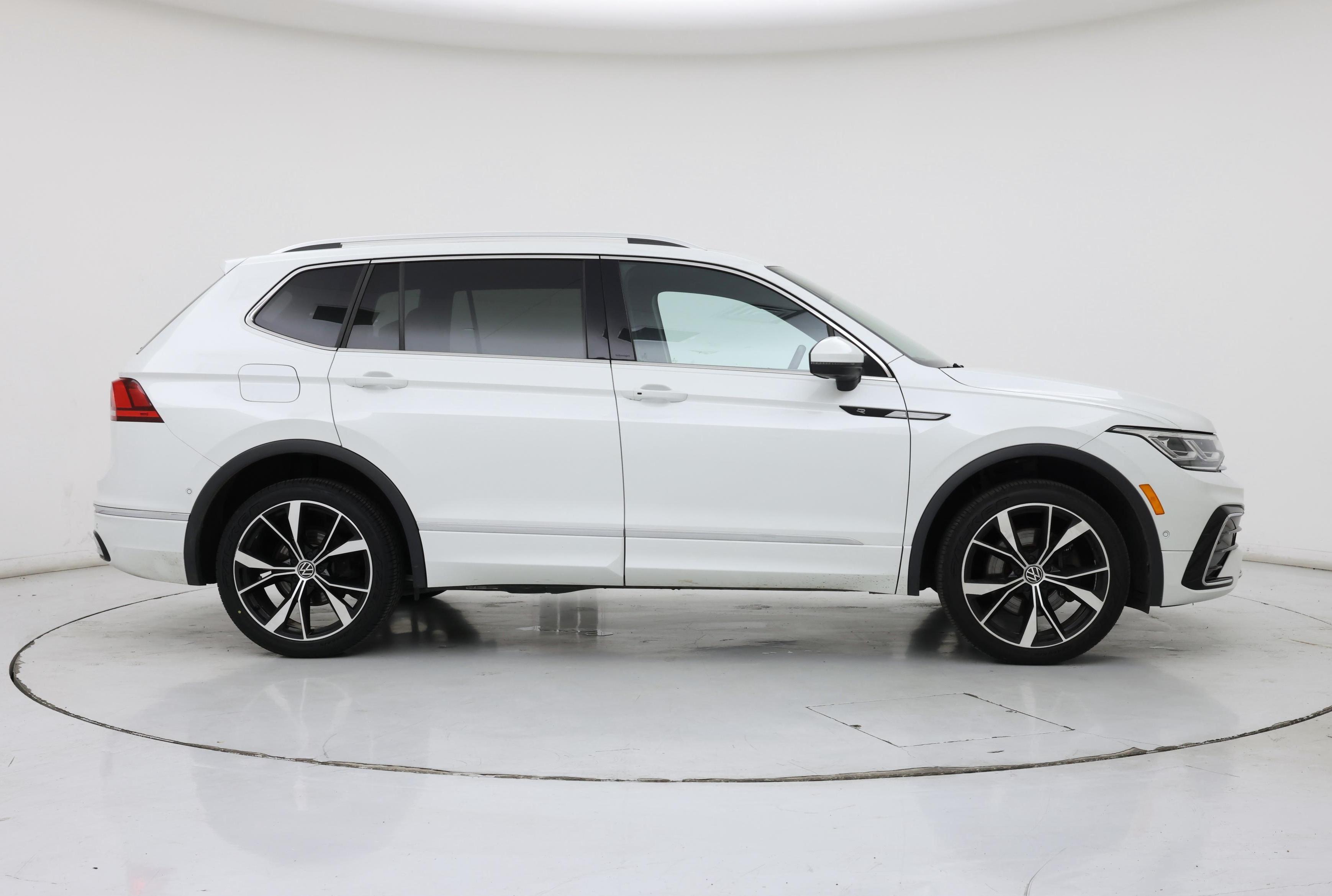 Thumbnail: 2022 Volkswagen Tiguan - 7