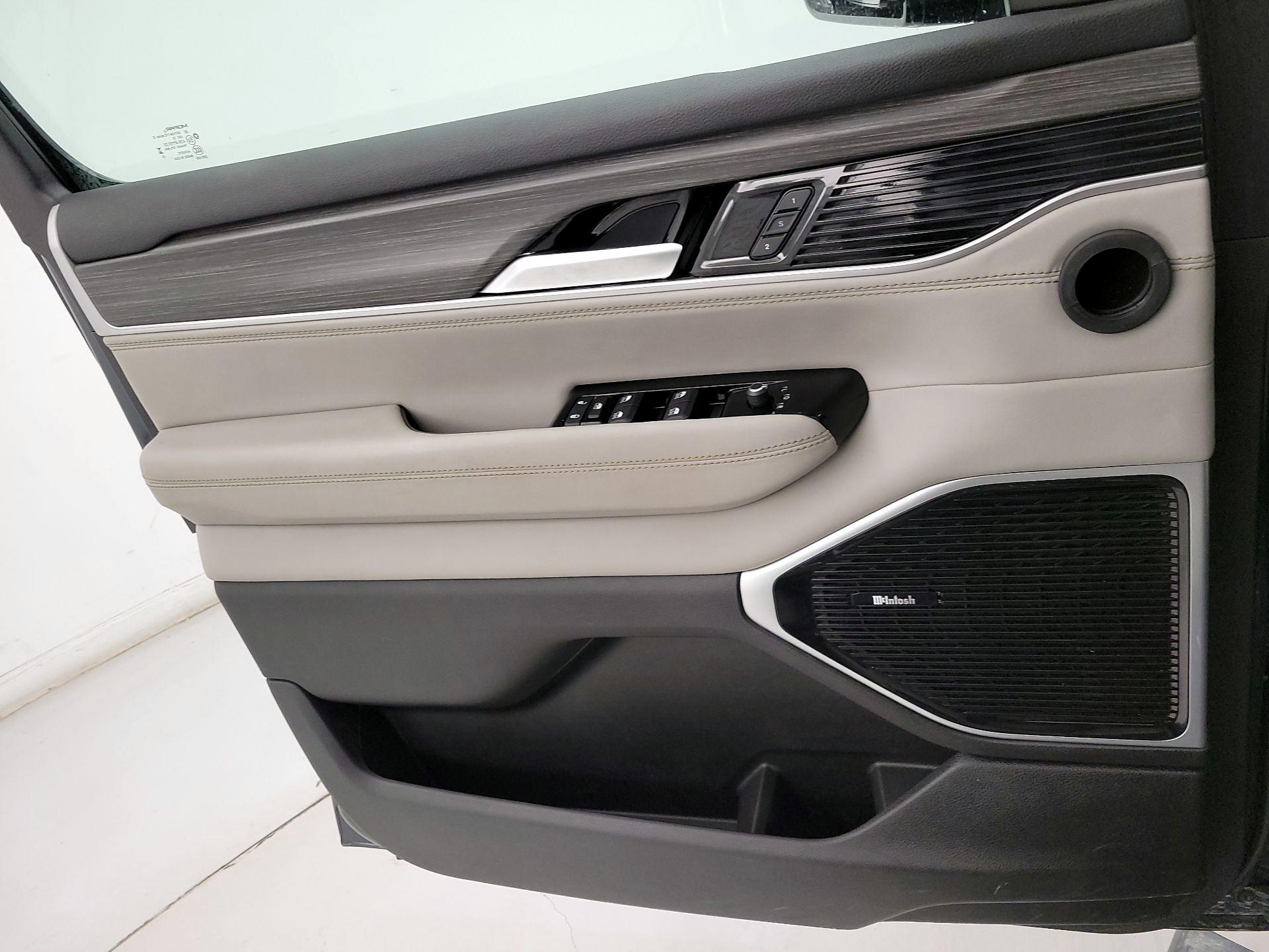 Thumbnail: 2023 Jeep Wagoneer - 12