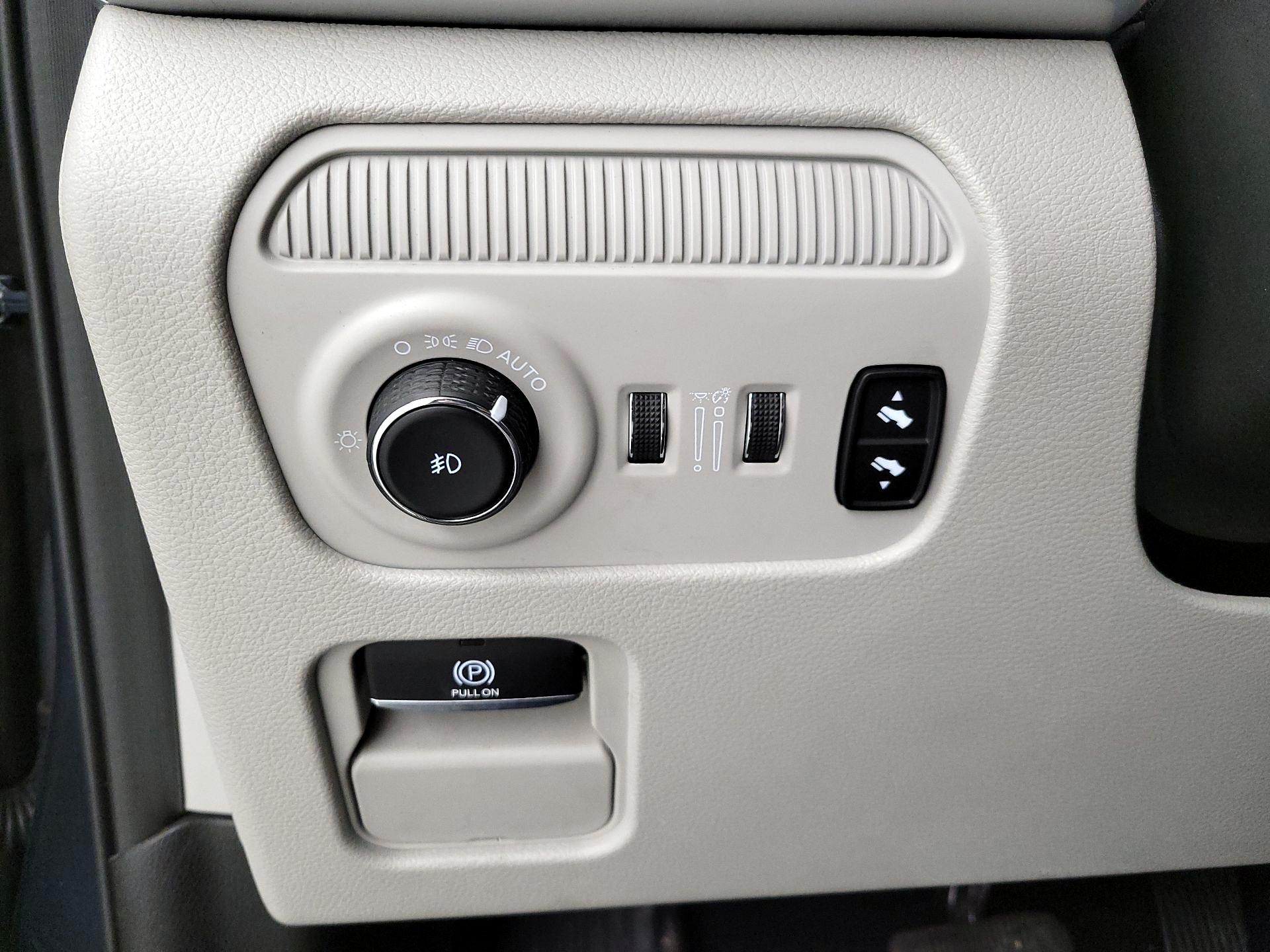 Thumbnail: 2023 Jeep Wagoneer - 13