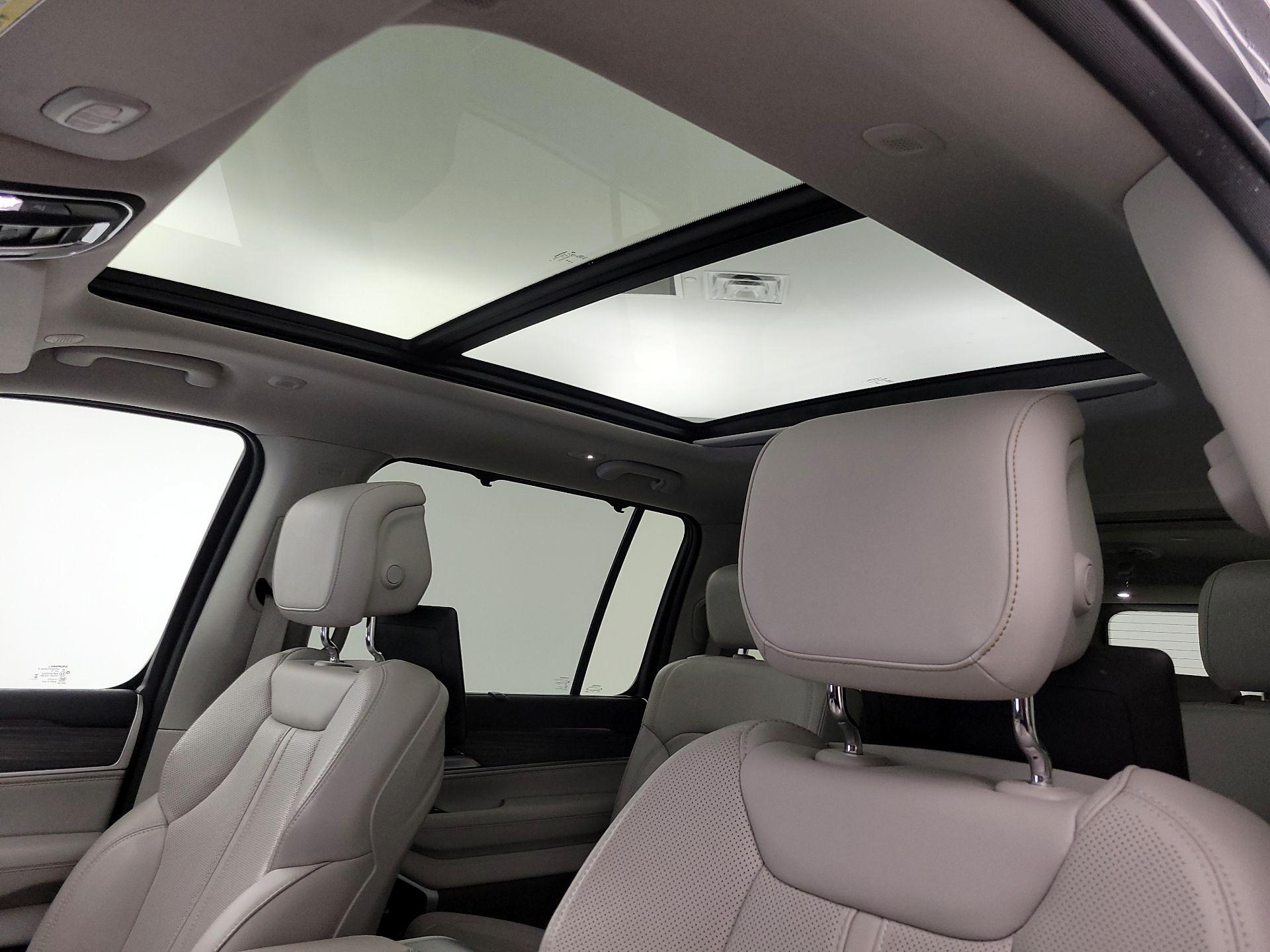 Thumbnail: 2023 Jeep Wagoneer - 20