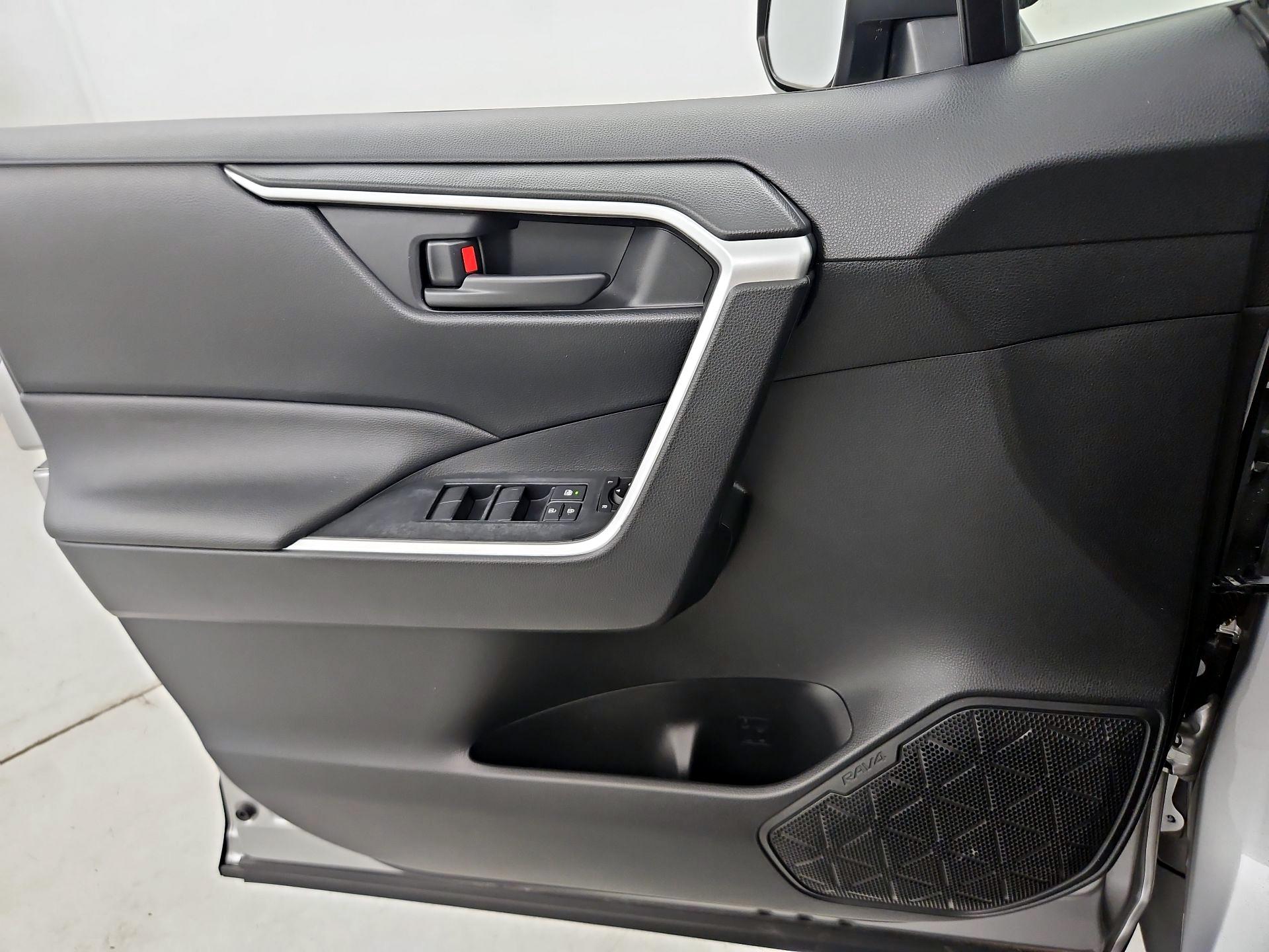 Thumbnail: 2019 Toyota RAV4 - 12