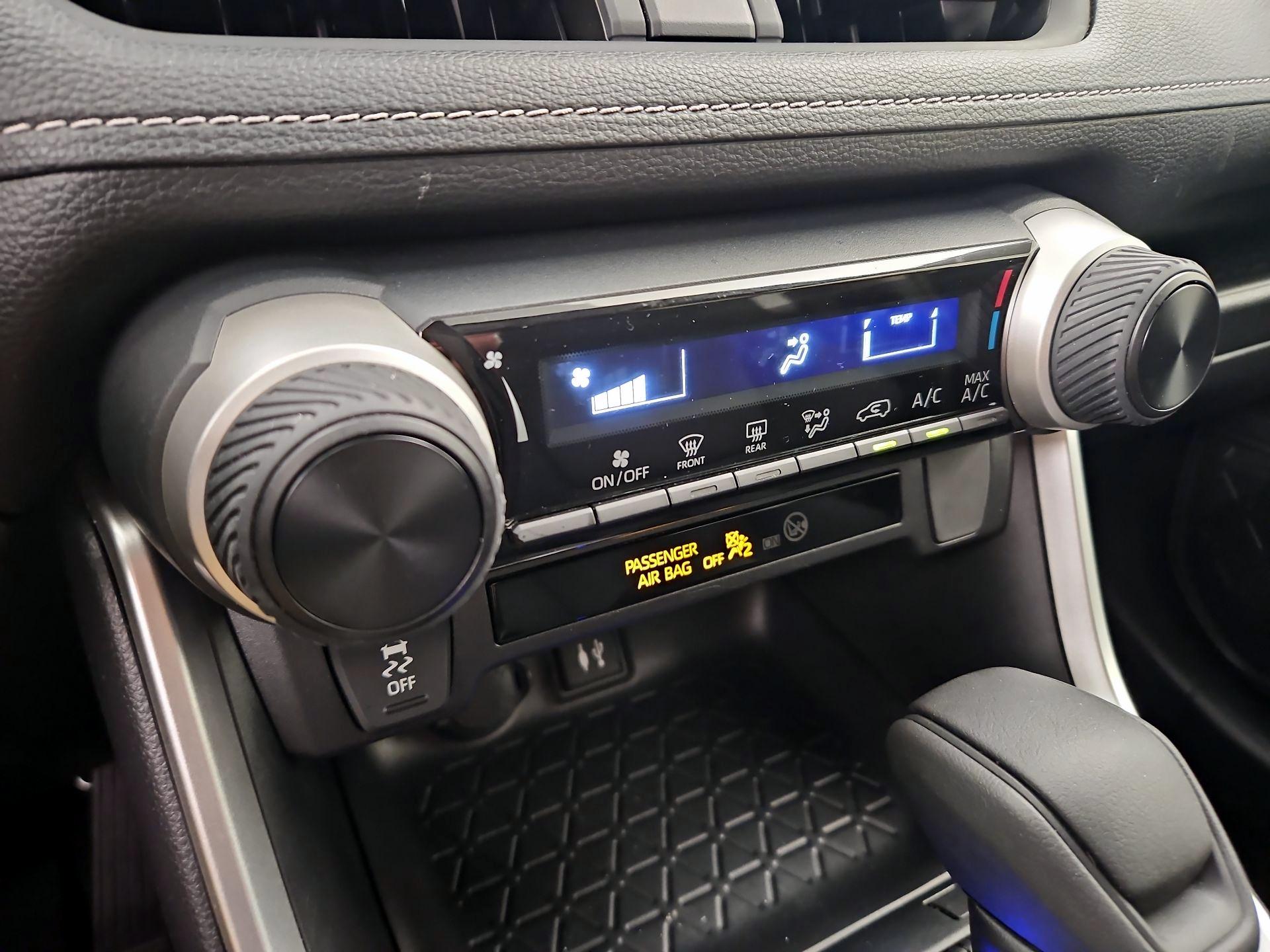 Thumbnail: 2019 Toyota RAV4 - 16