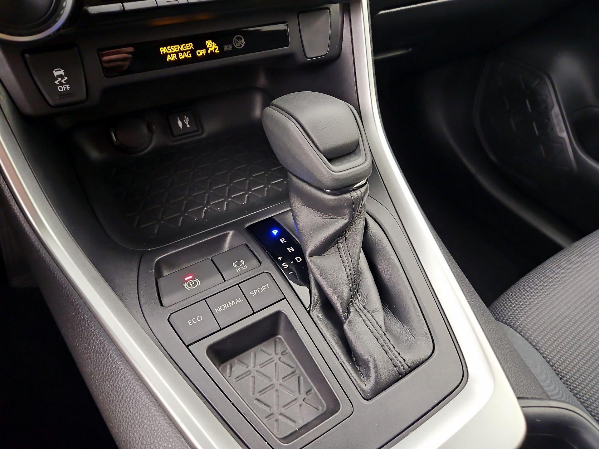 Thumbnail: 2019 Toyota RAV4 - 17
