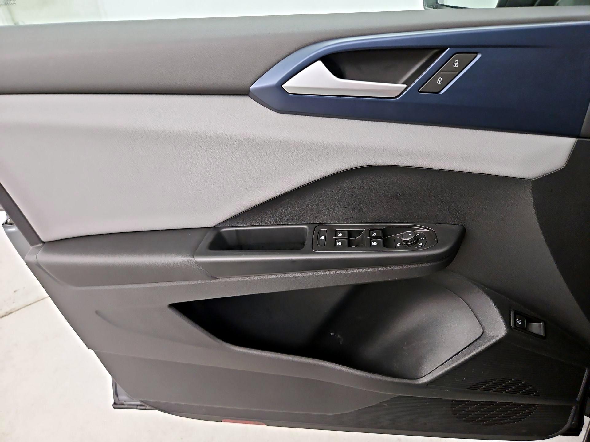 Thumbnail: 2022 Volkswagen Taos - 12