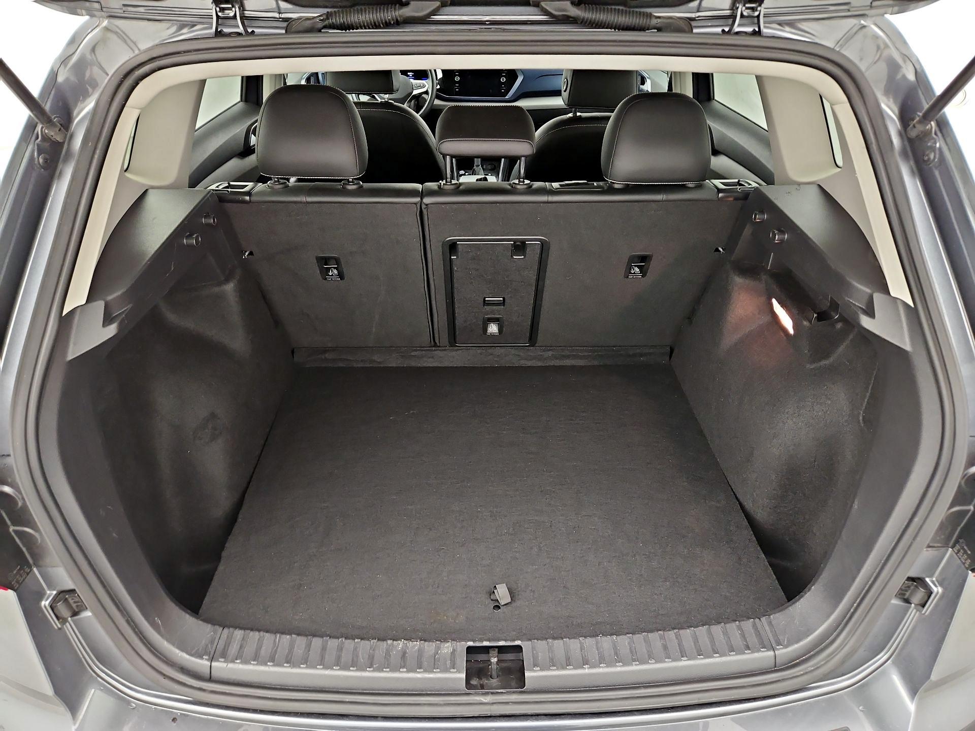 Thumbnail: 2022 Volkswagen Taos - 20