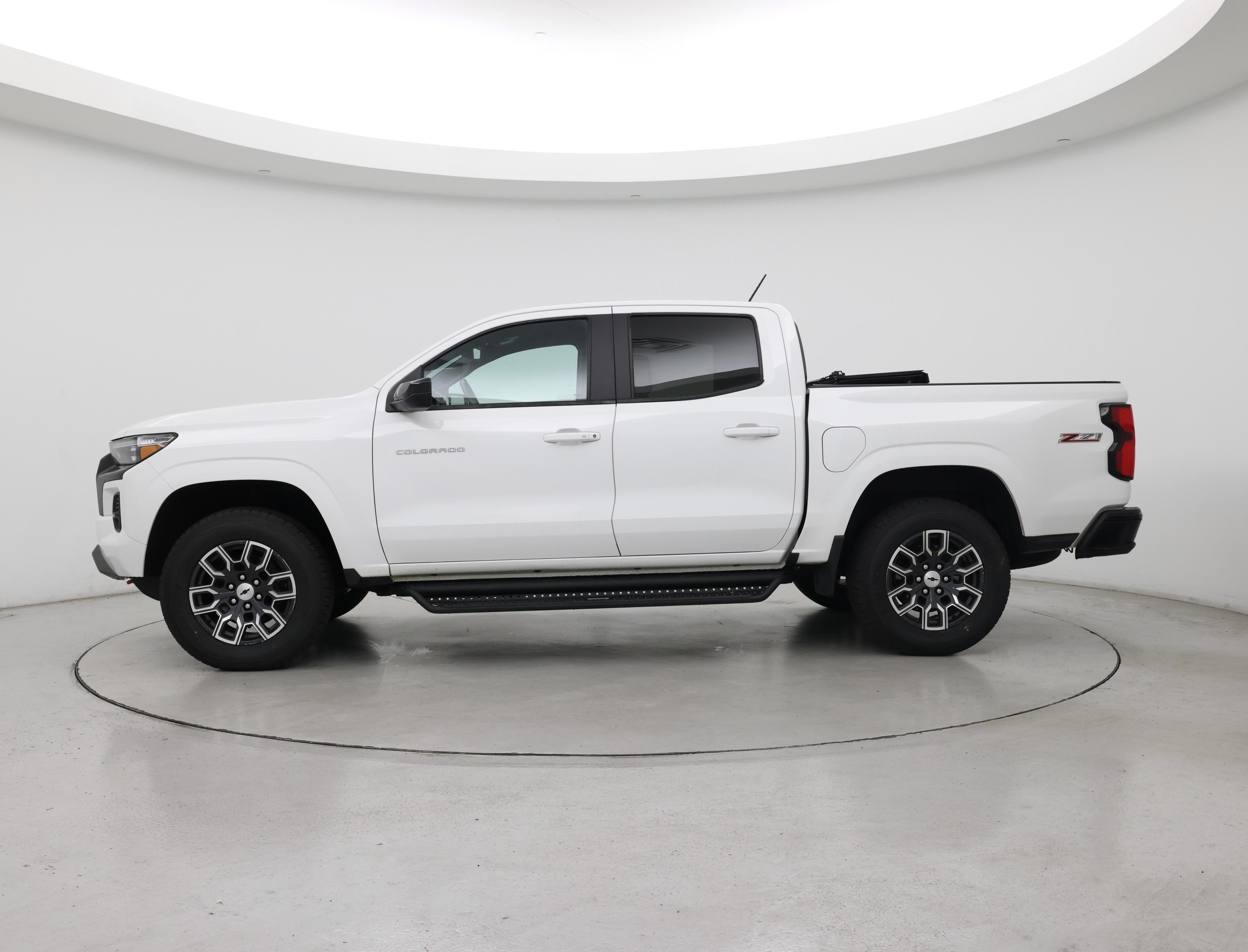 Thumbnail: 2023 Chevrolet Colorado - 3
