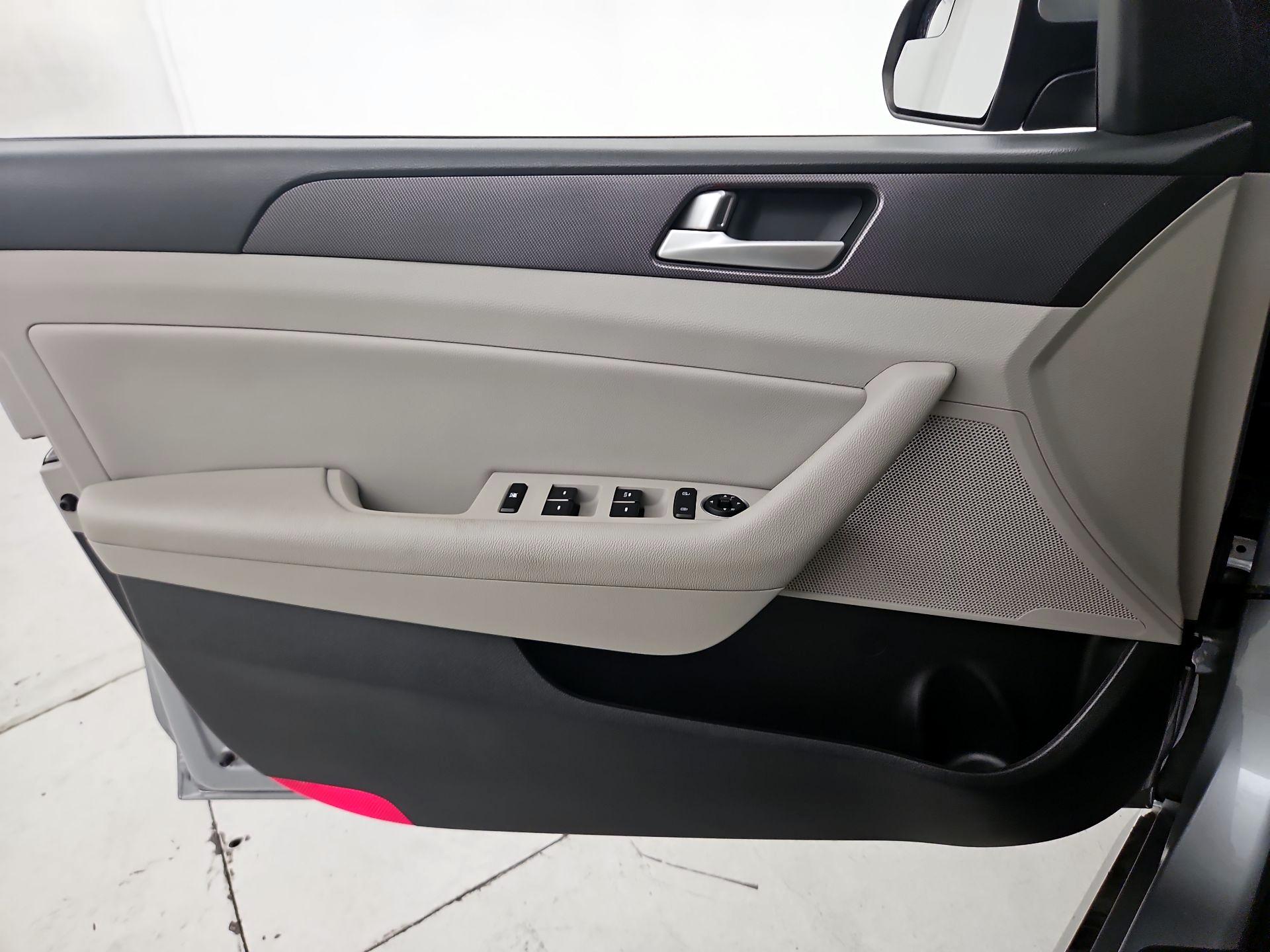 Thumbnail: 2017 Hyundai Sonata - 12