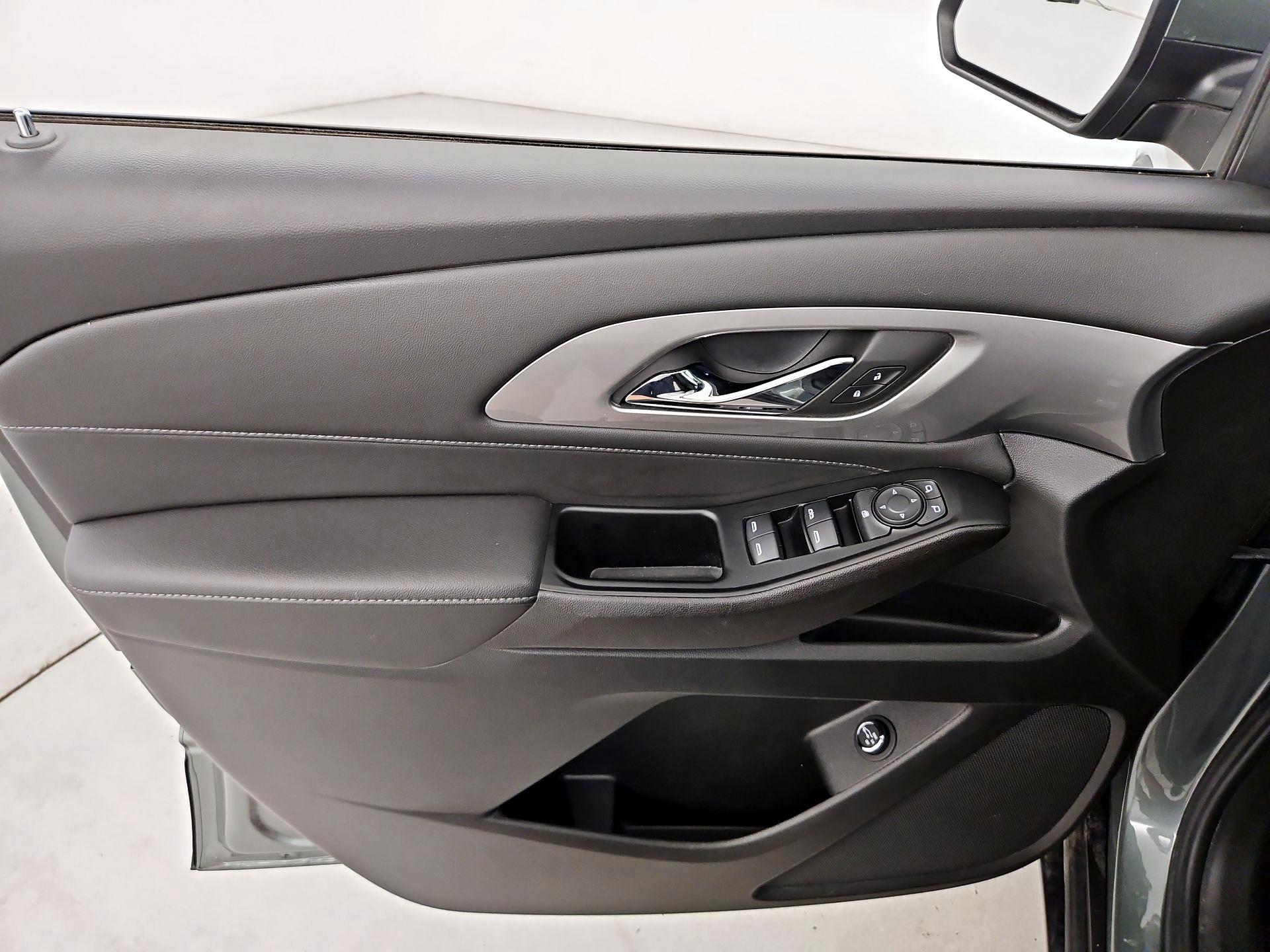 Thumbnail: 2023 Chevrolet Traverse - 12