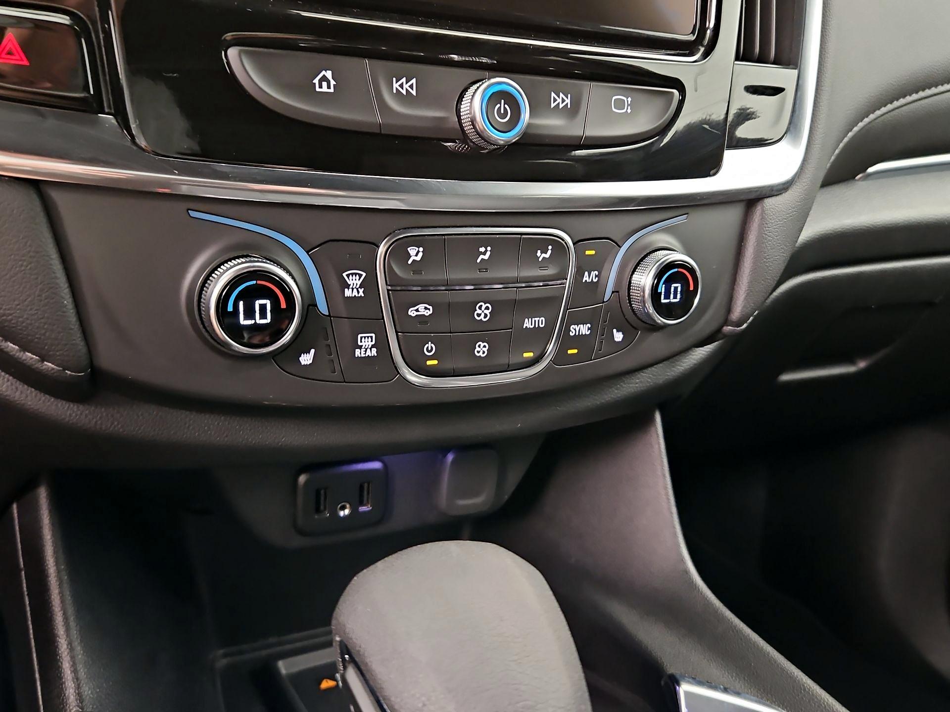 Thumbnail: 2023 Chevrolet Traverse - 16