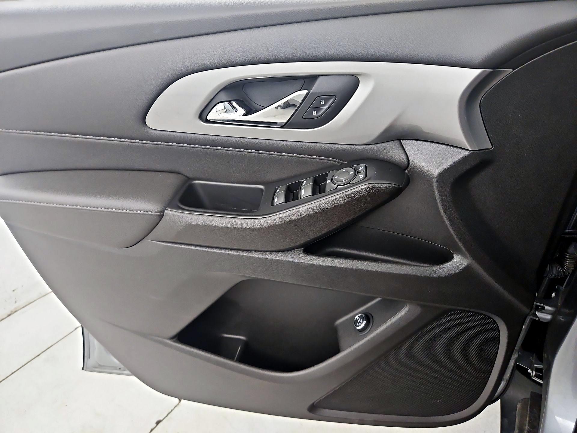 Thumbnail: 2023 Chevrolet Traverse - 12